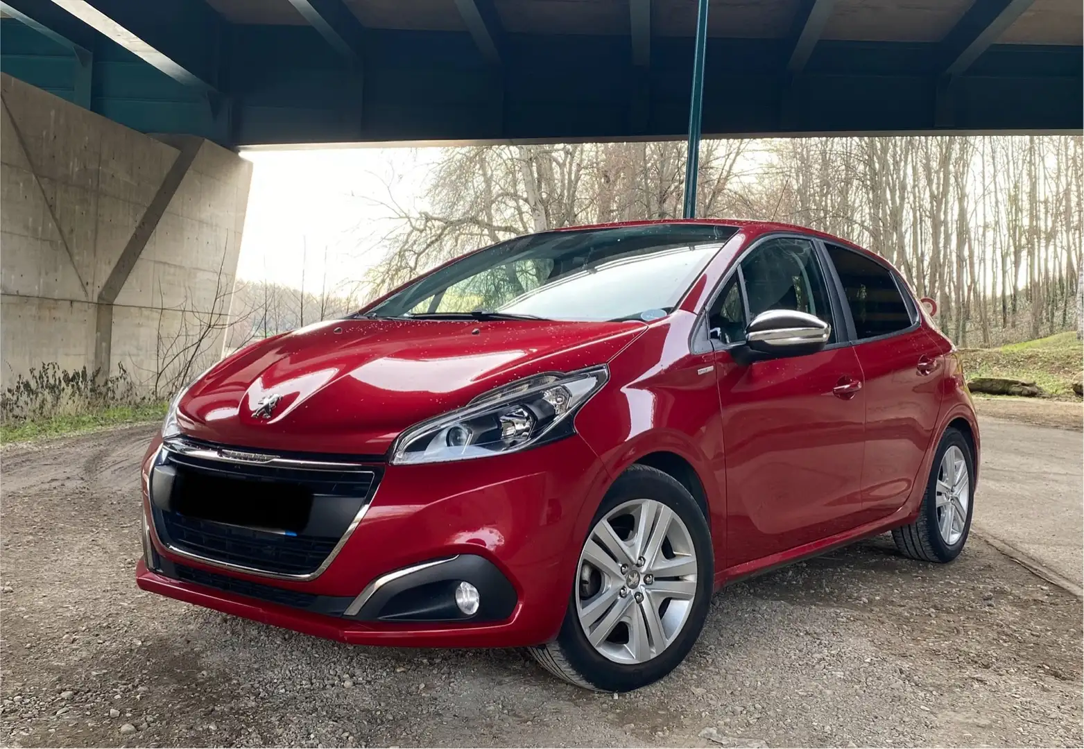 Peugeot 208 1.2 PureTech 82ch BVM5 Style Rouge - 1