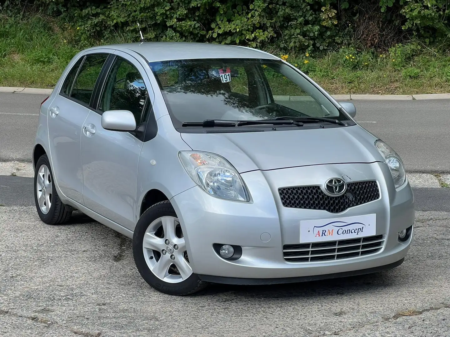 Toyota Yaris Yaris 1.3i VVT-i 16v essence airco Argent - 2