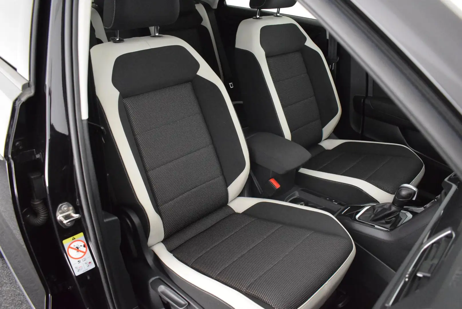 Volkswagen T-Roc 1.5 TSI 150pk DSG Sport Keyless Camera Stoelverwar Zwart - 2