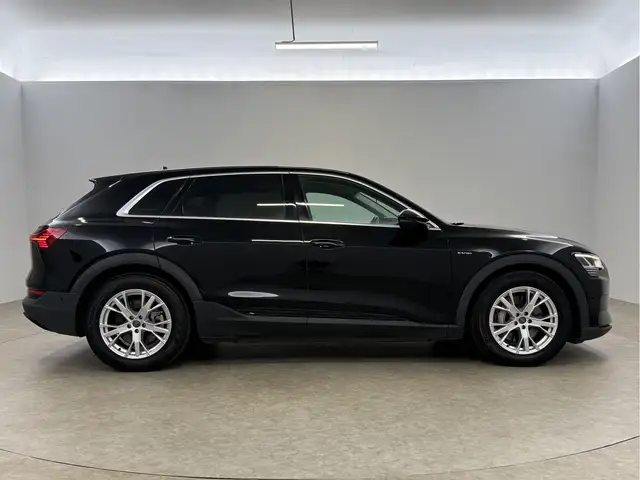 Audi E-Tron view 12