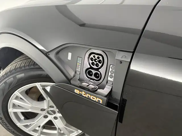 Audi E-Tron view 8