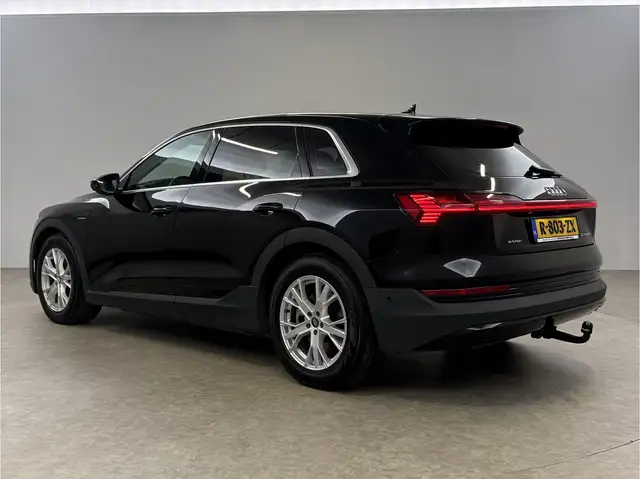 Audi E-Tron view 3