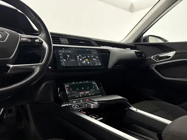 Audi E-Tron view 27