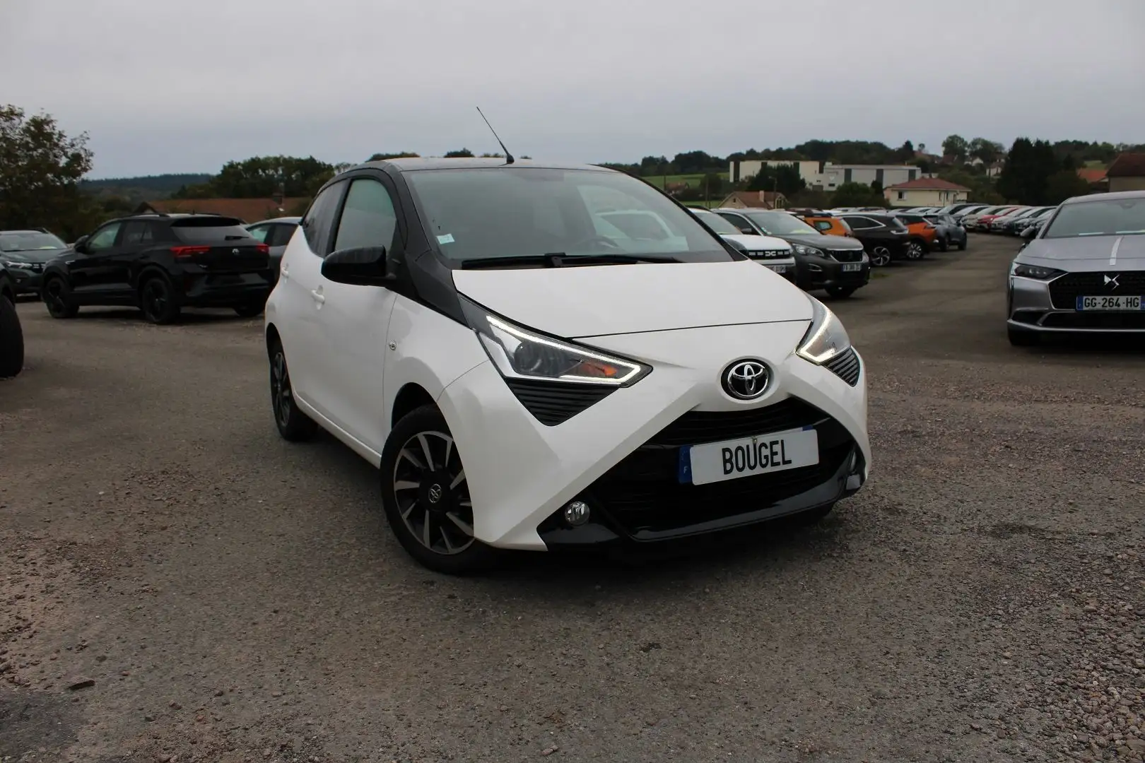 Toyota Aygo 1.0 VVT-I 72CH X-NIGHT 5P MY21 Blanc - 1