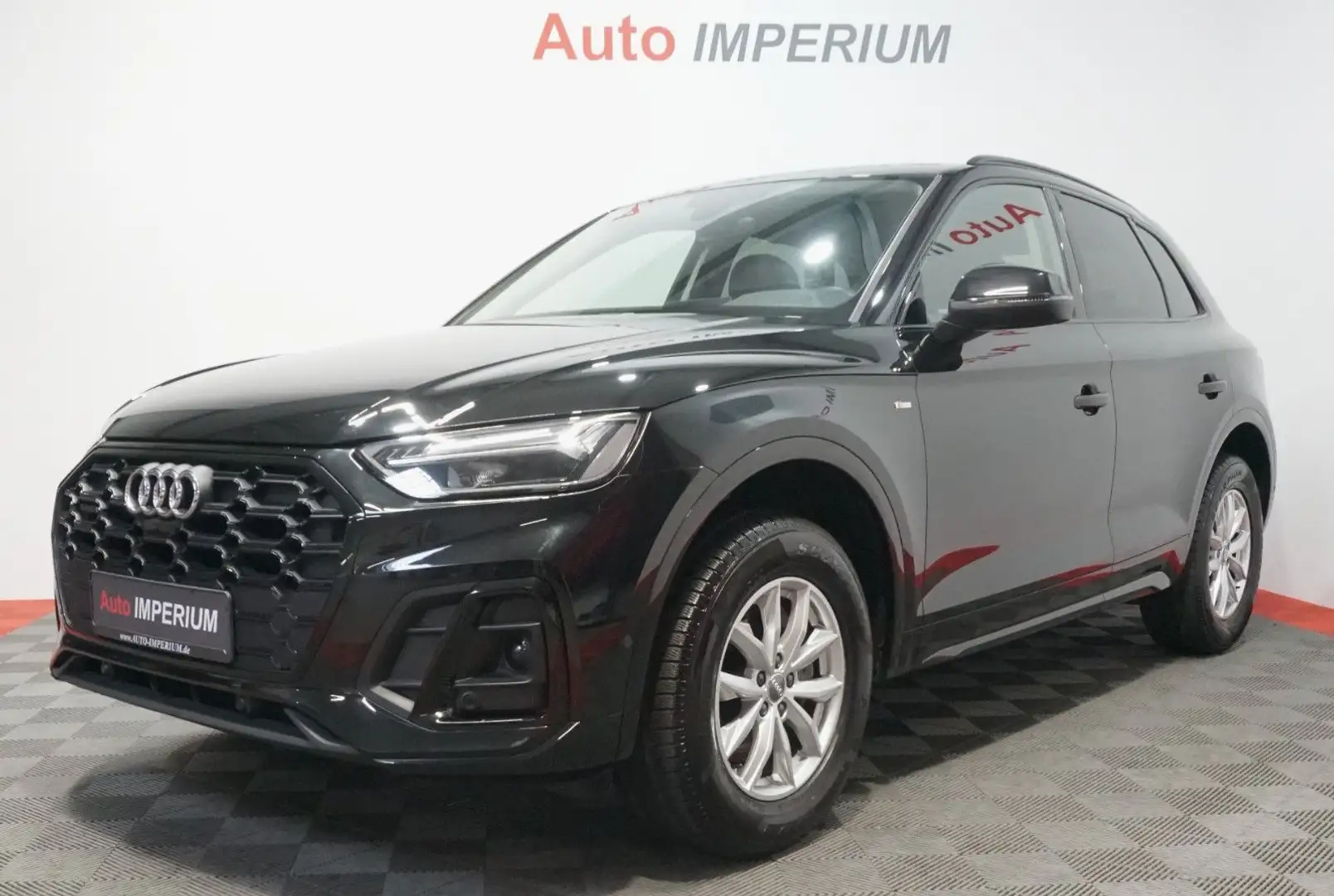 Audi Q5 40 TDI quattro S line *AHK*LEDER* crna - 1