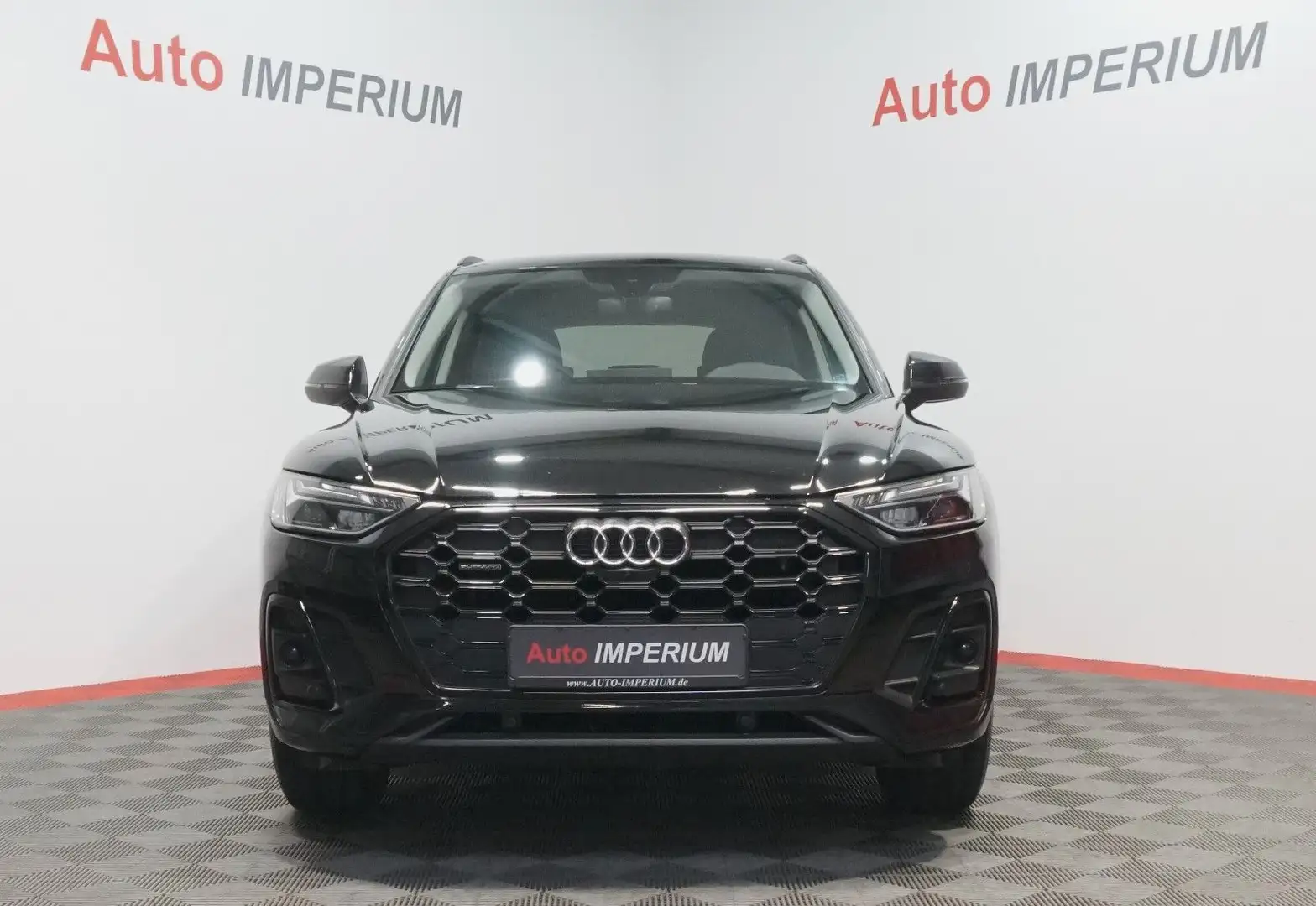 Audi Q5 40 TDI quattro S line *AHK*LEDER* crna - 2