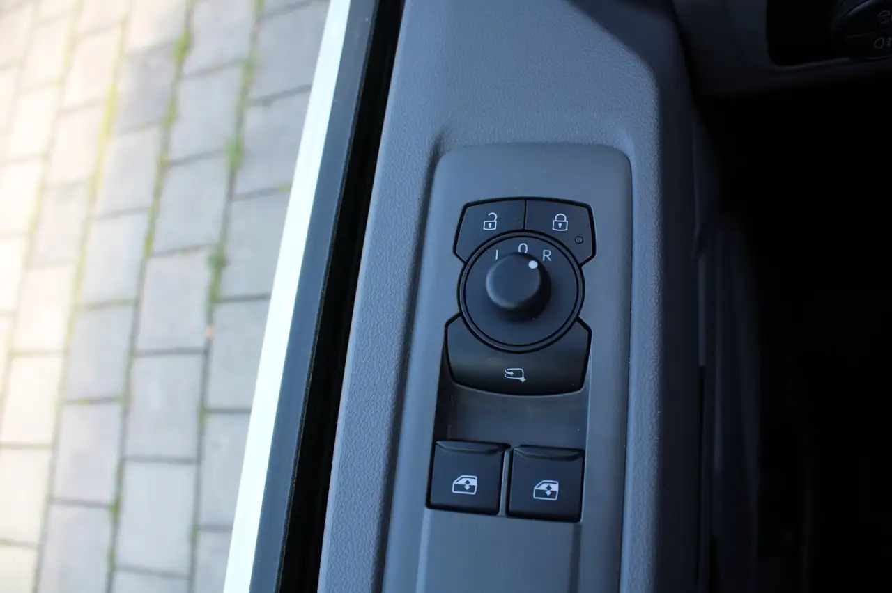2026 Volkswagen T7 Transporter Kombi 2.0 TDI LR LED Klimaautom ACC PDC Rückfakam, photograph 6