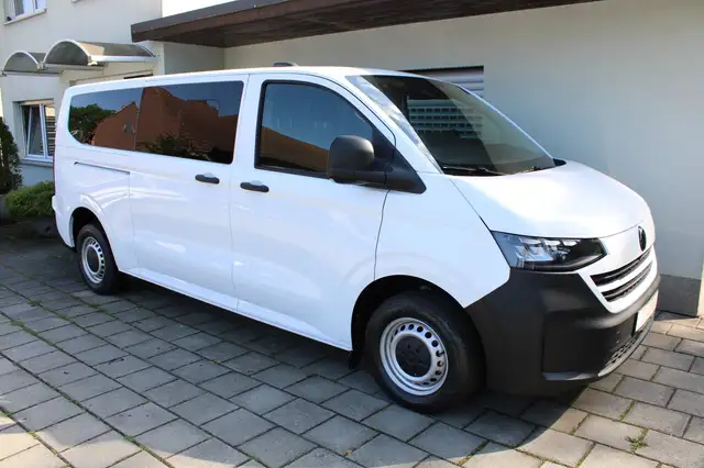 Volkswagen T7 Transporter Kombi 2.0 TDI LR LED Klimaautom ACC PDC Rückfakam