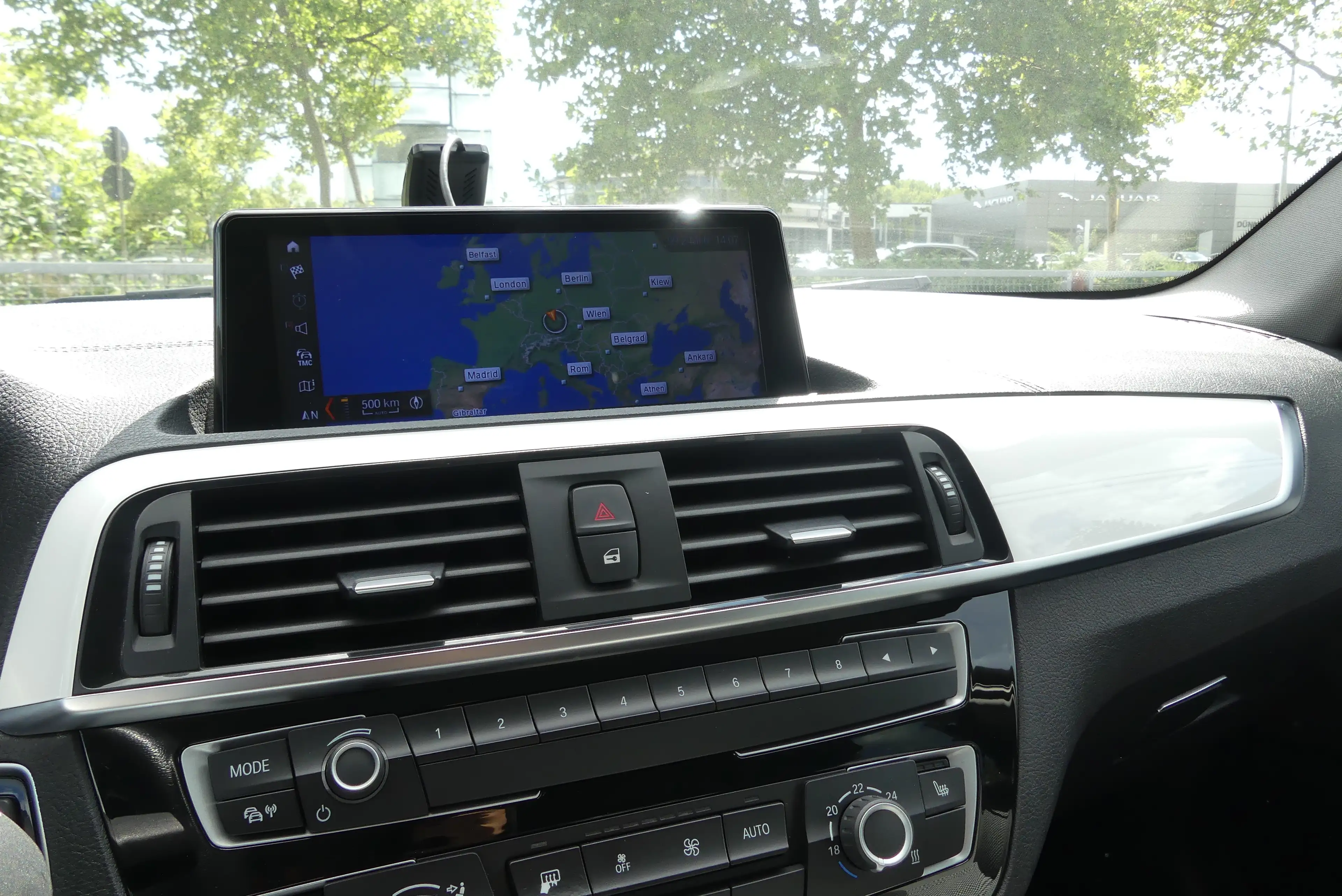 BMW 120 120 i Metropolitan*AHK*SHZ*NAVI*KAMERA*TEMPOMAT*LED — photo 19