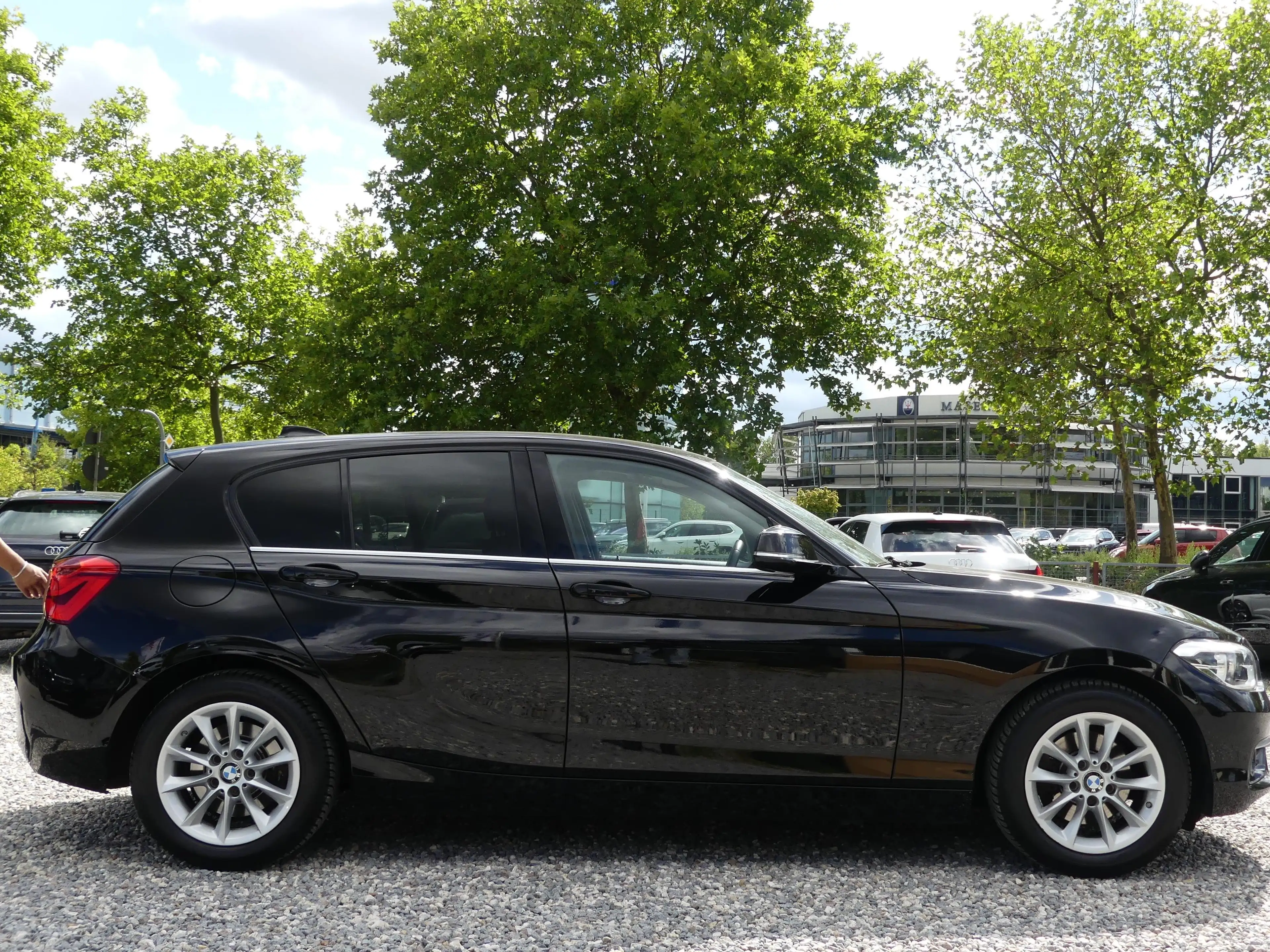 BMW 120 120 i Metropolitan*AHK*SHZ*NAVI*KAMERA*TEMPOMAT*LED — photo 4
