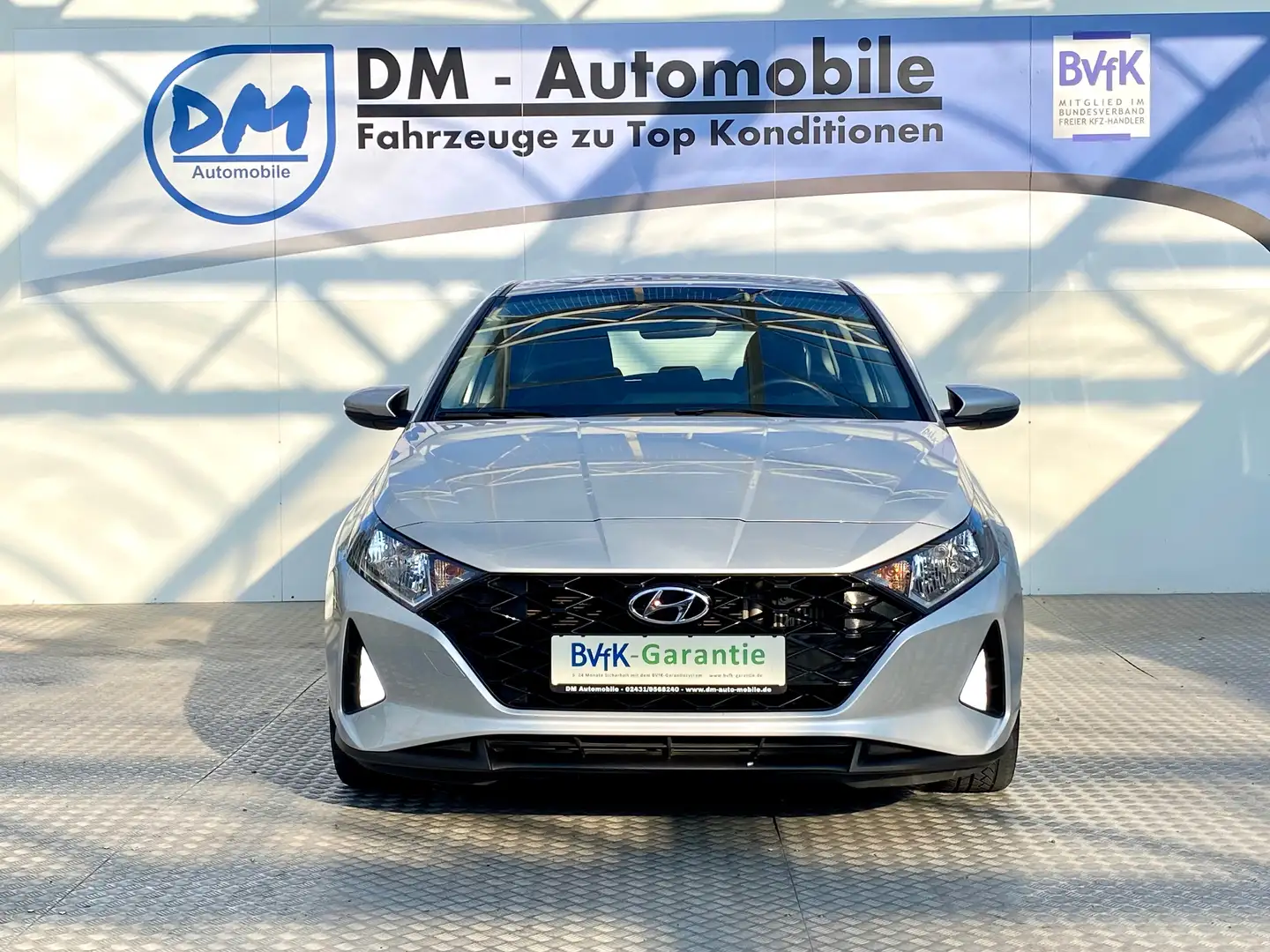 Hyundai i20 1.0 DCT Trend Mild-Hybrid Zilver - 2