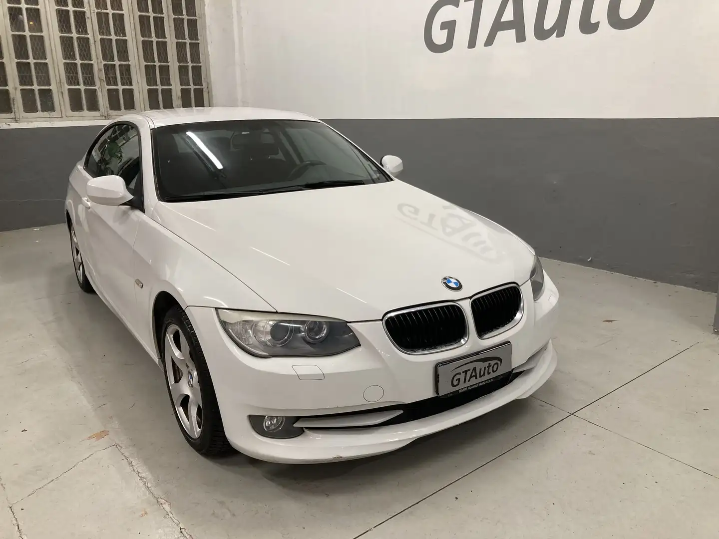 BMW 320 320d xDrive cat Coupé Attiva Wit - 2