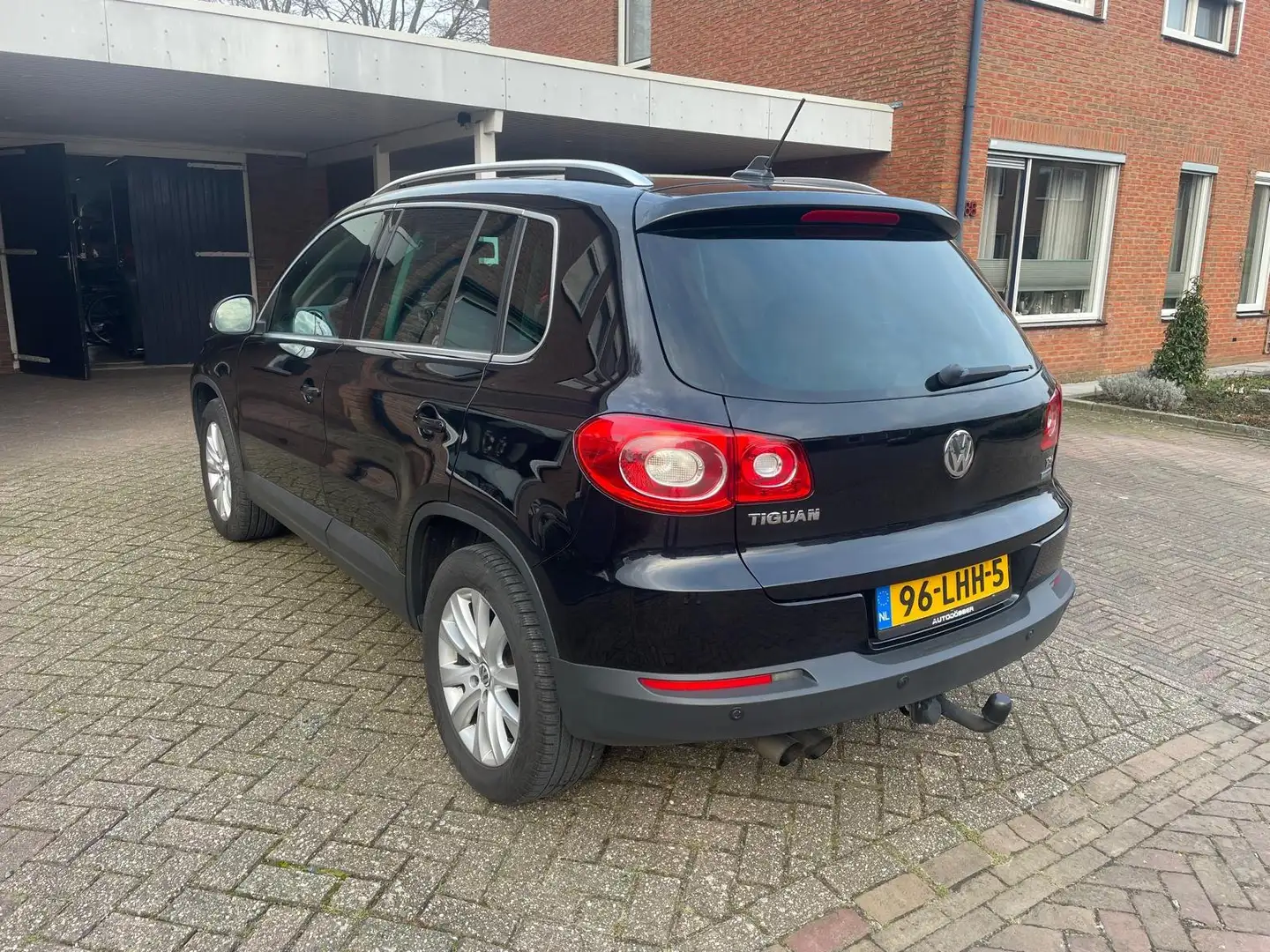 Volkswagen Tiguan Tiguan 1.4 TSI Sport Zwart - 2
