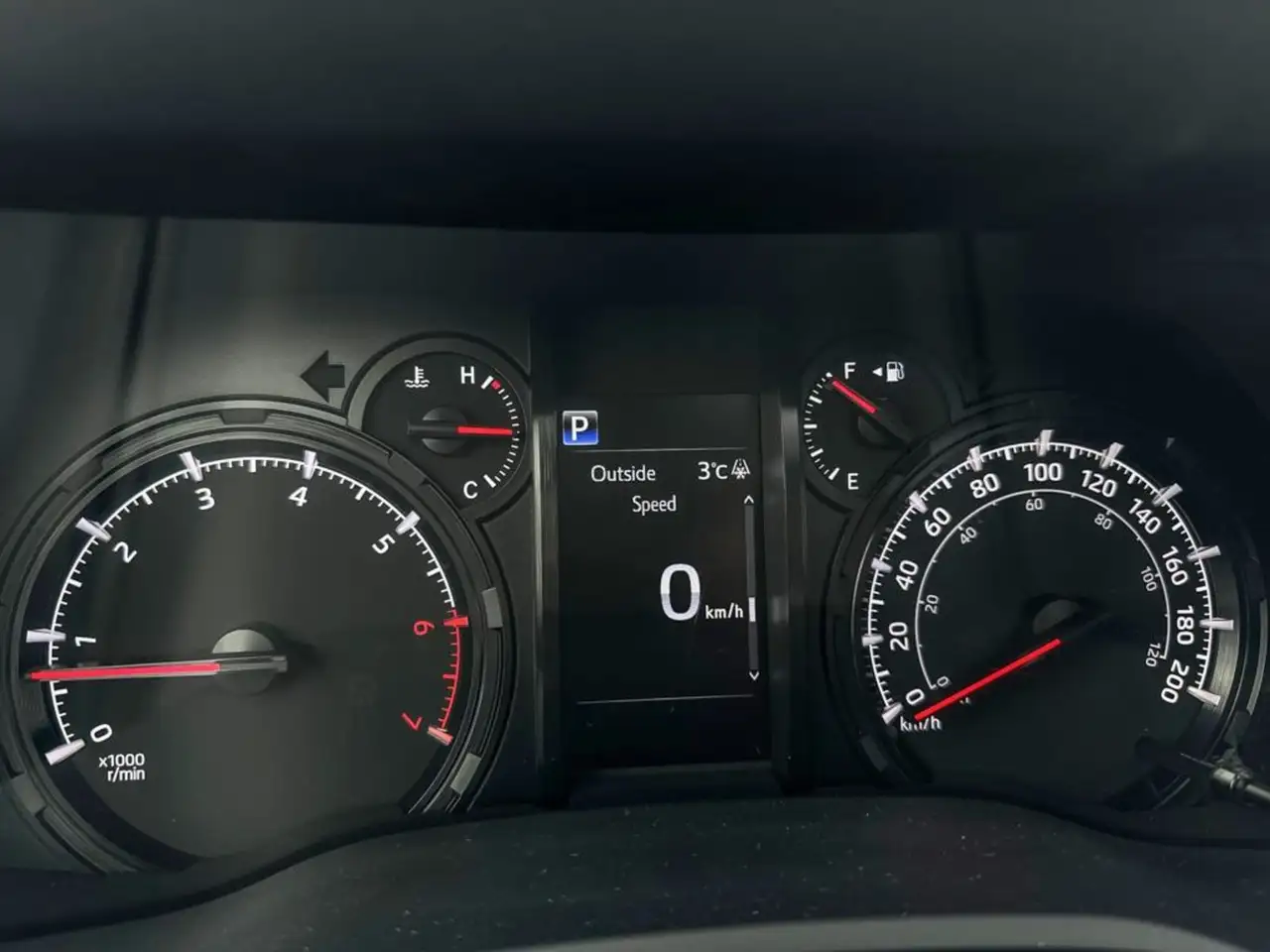 Toyota 4-Runner снимка Toyota 4-Runner