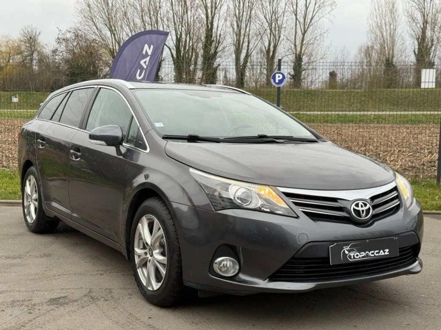 Toyota Avensis TOURING 123 D-4D EXECUTIVE BUSINESS * 143.000KM * 2016 * 1ERE MAIN Gris - 2