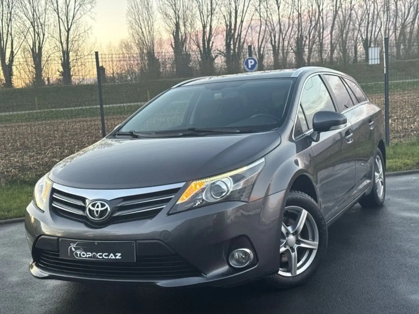 Toyota Avensis TOURING 123 D-4D EXECUTIVE BUSINESS * 143.000KM * 2016 * 1ERE MAIN Grau - 1