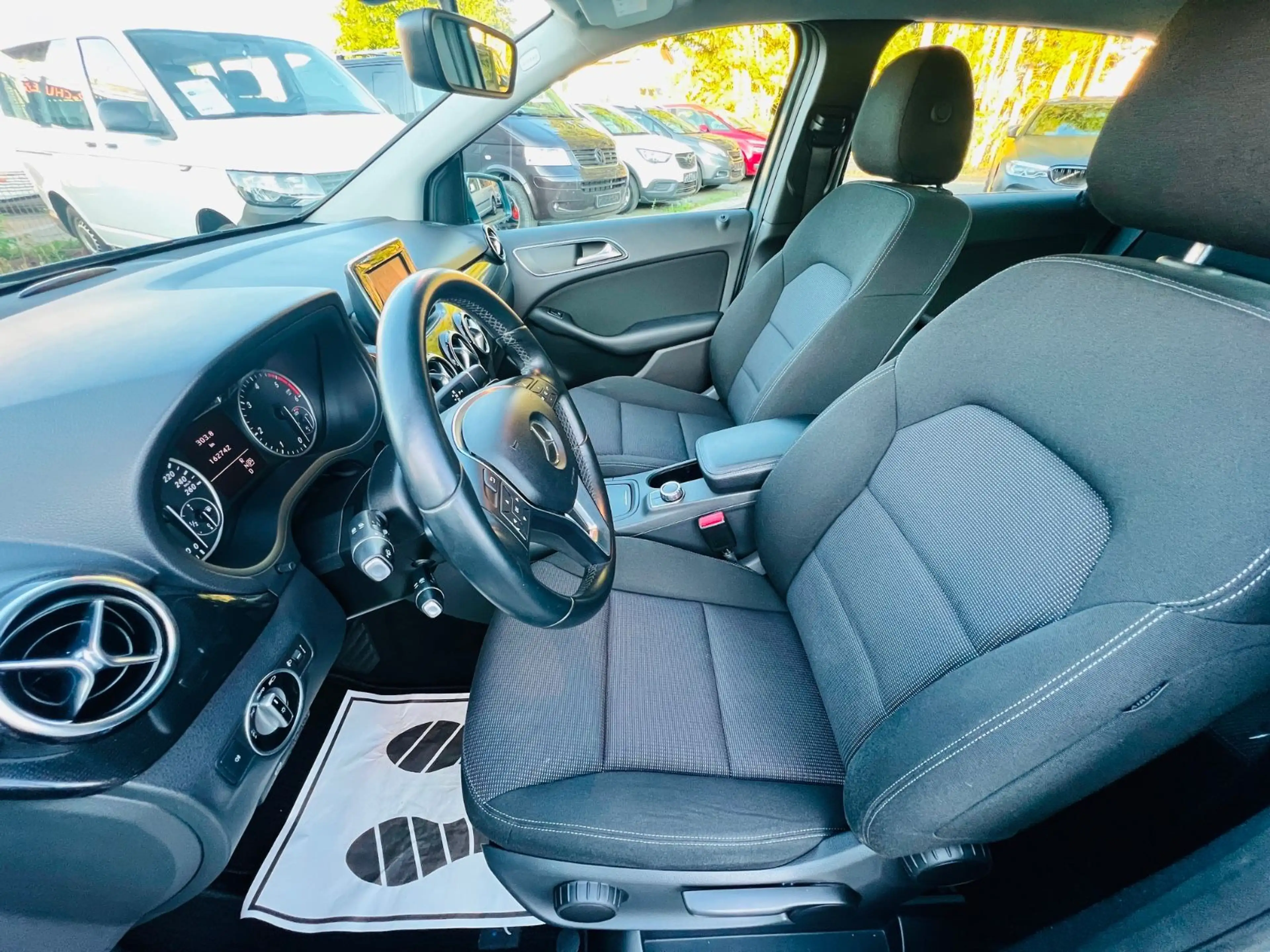 Mercedes-Benz B 200 CDI/Aut./AHK/Navi/SHZ/LM/Scheckheft — photo 11