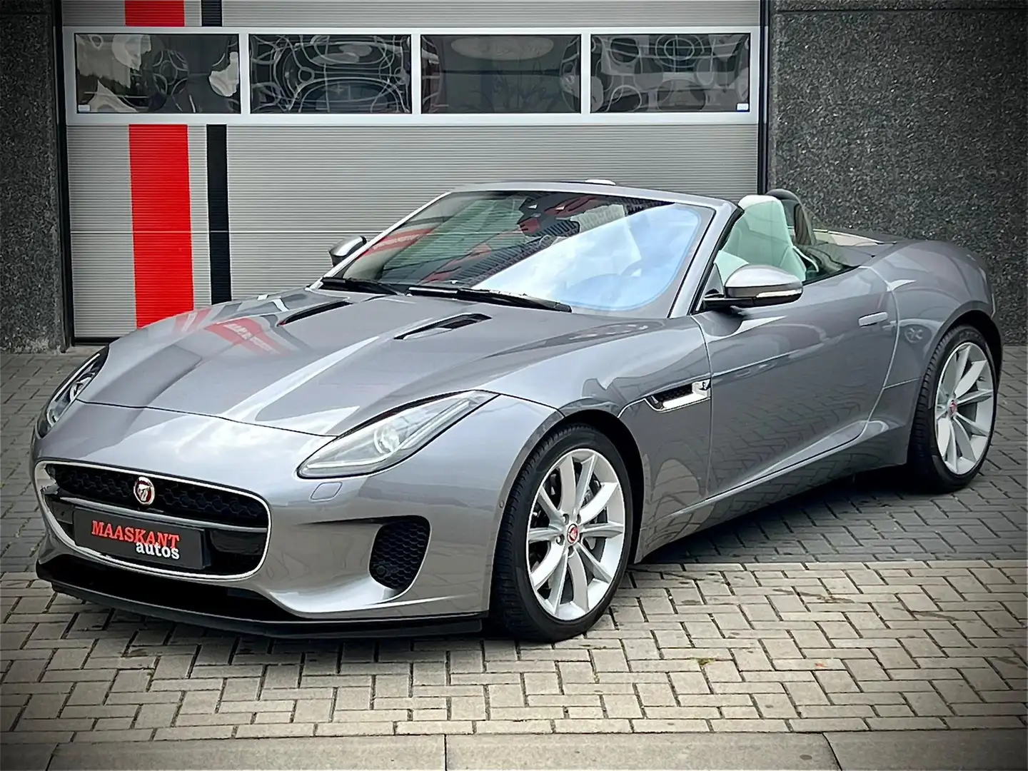 Jaguar F-Type Convertible P300 / Grey softtop / 1st owner / Only Gris - 2