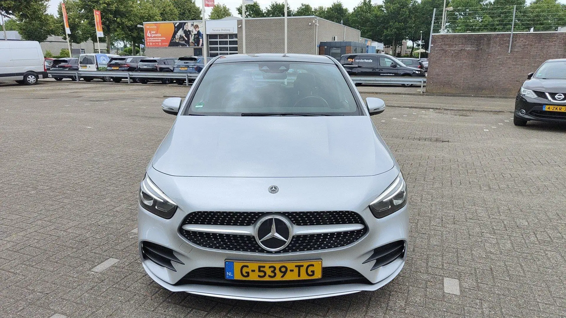 Mercedes-Benz B 180 Business Solution AMG | Uitklapbare trekhaak | Pan Grijs - 2