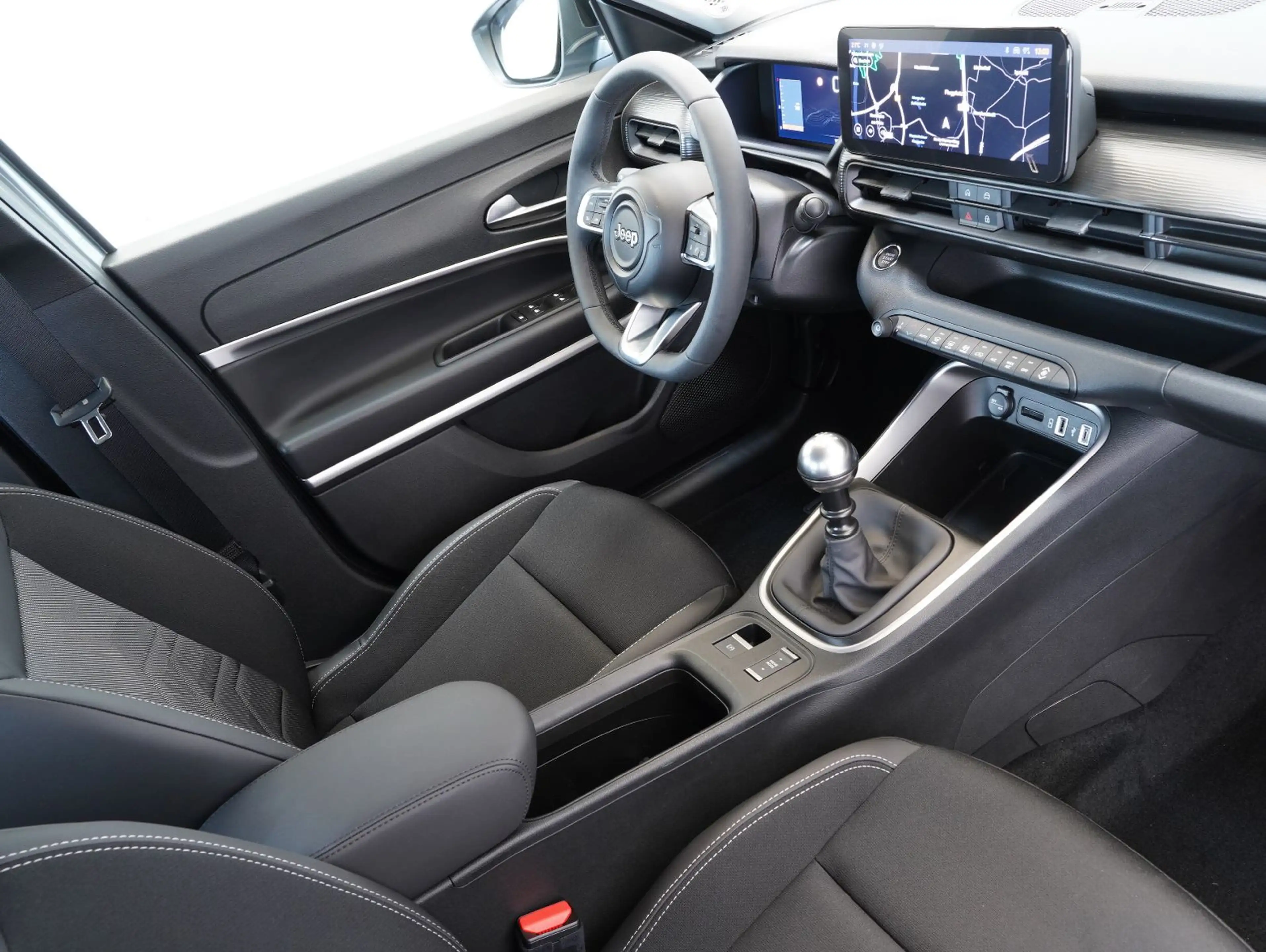 Jeep Avenger 1.2 T-GDI Altitude LED/ACC/CAM/CARPLAY — photo 12
