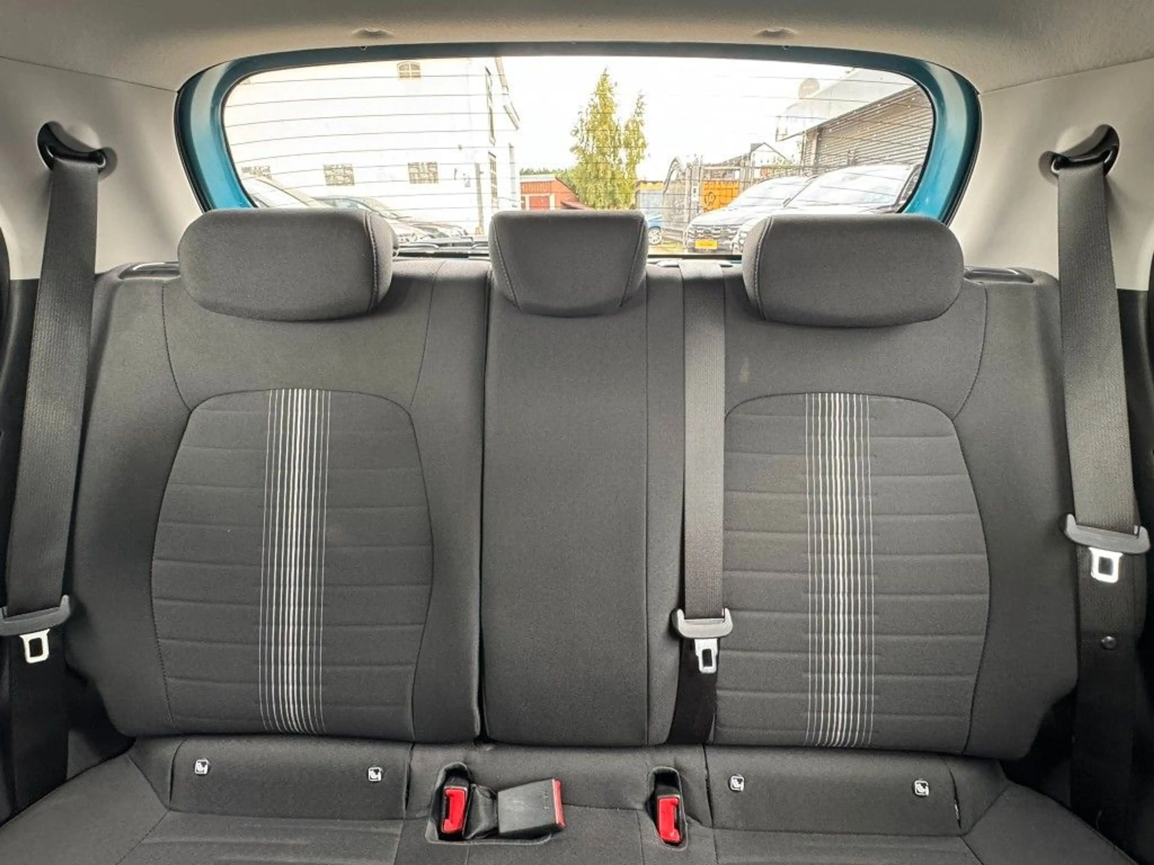 Hyundai i10 1,0i Comfort / SHZ/LHZ / ALLWETTERREIFEN — photo 21