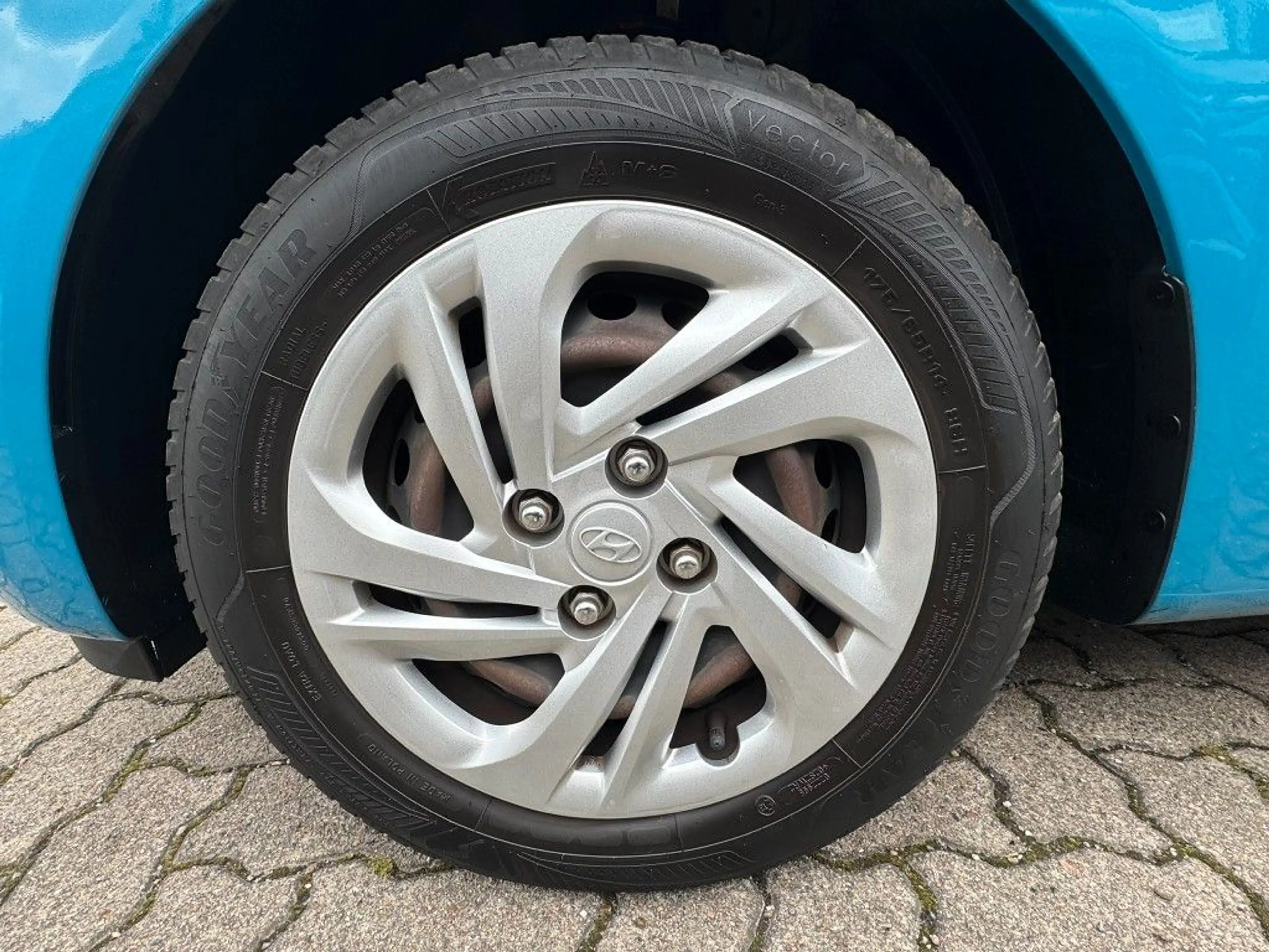 Hyundai i10 1,0i Comfort / SHZ/LHZ / ALLWETTERREIFEN — photo 23
