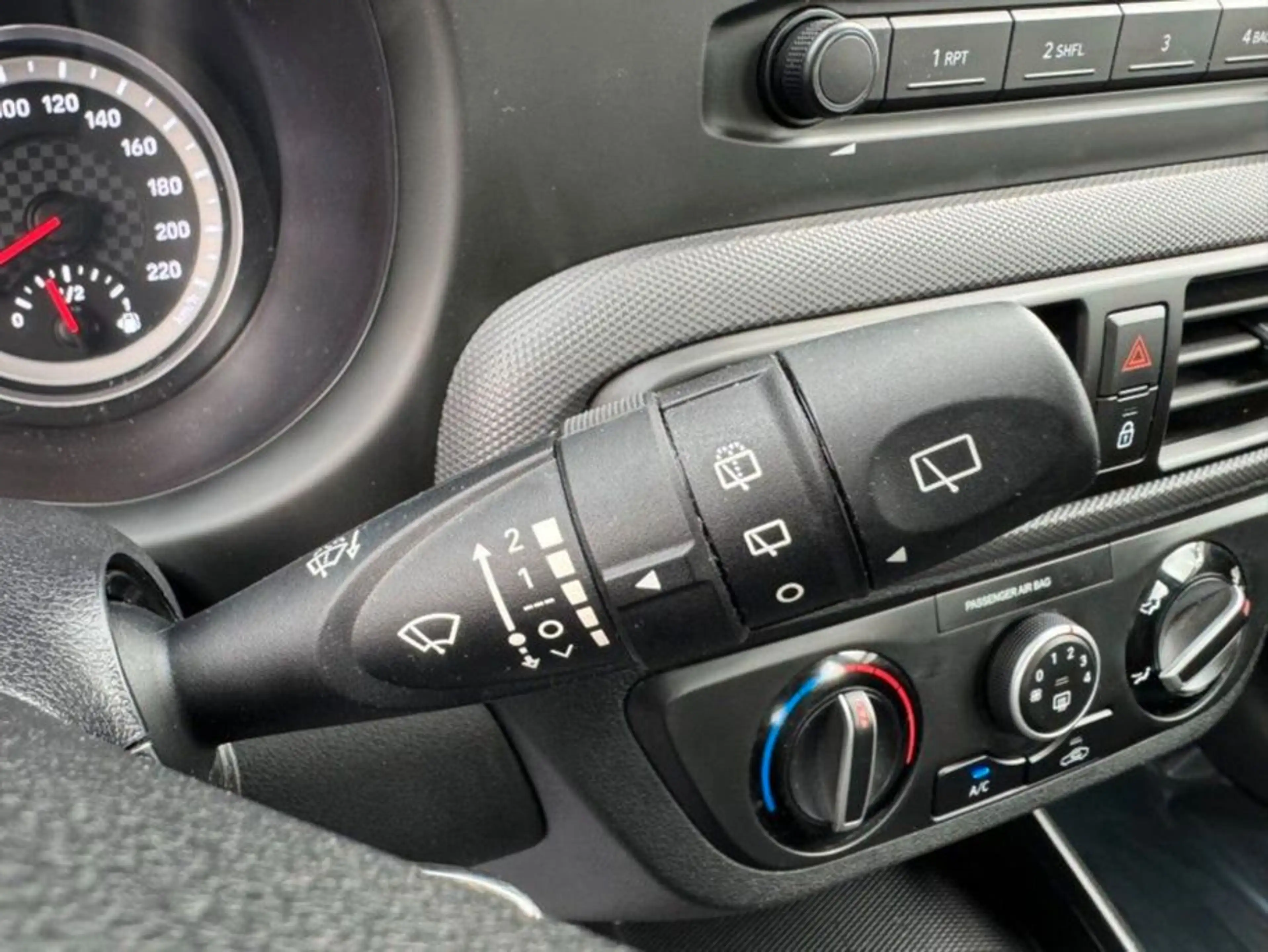 Hyundai i10 1,0i Comfort / SHZ/LHZ / ALLWETTERREIFEN — photo 16