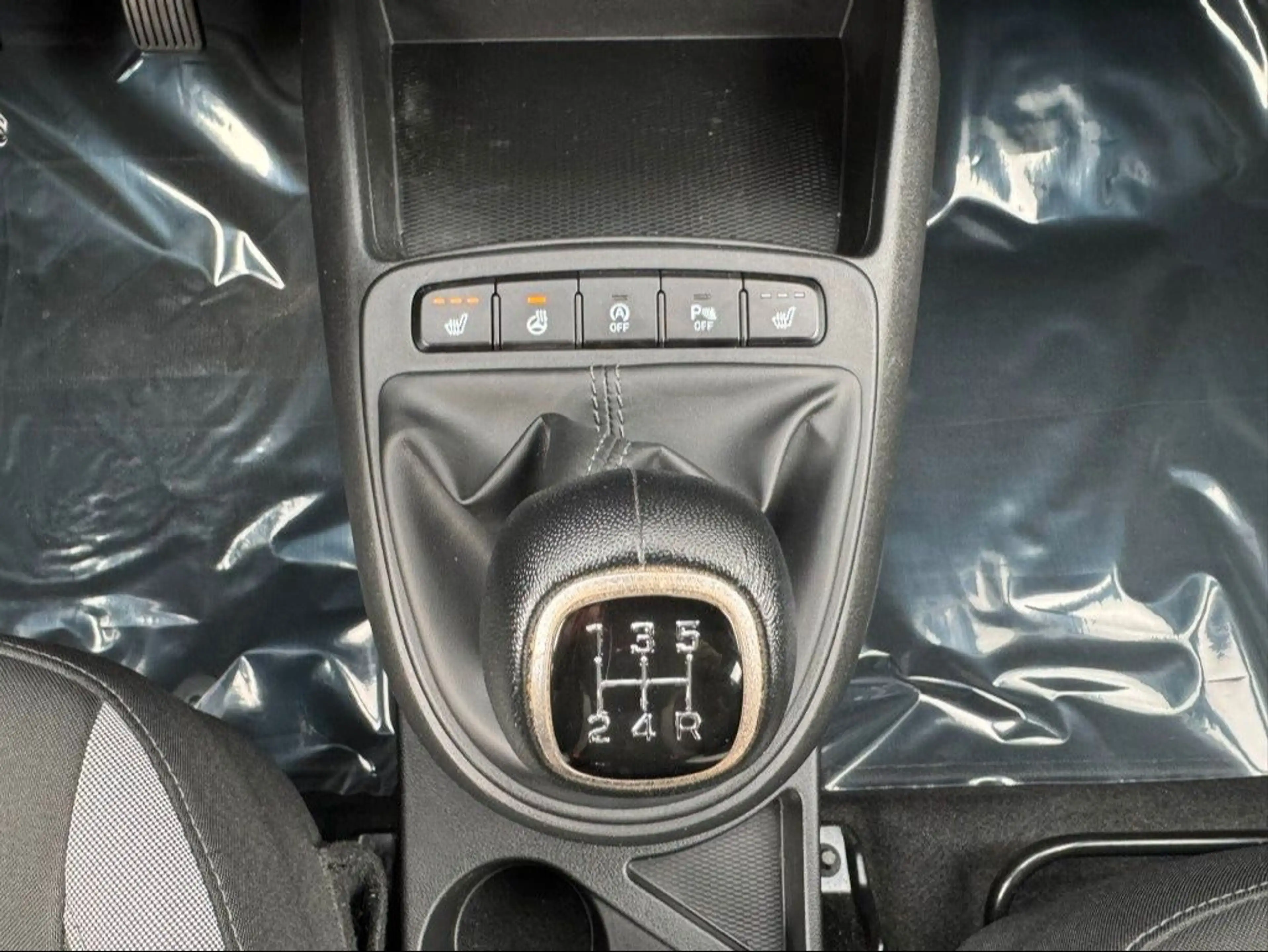 Hyundai i10 1,0i Comfort / SHZ/LHZ / ALLWETTERREIFEN — photo 19