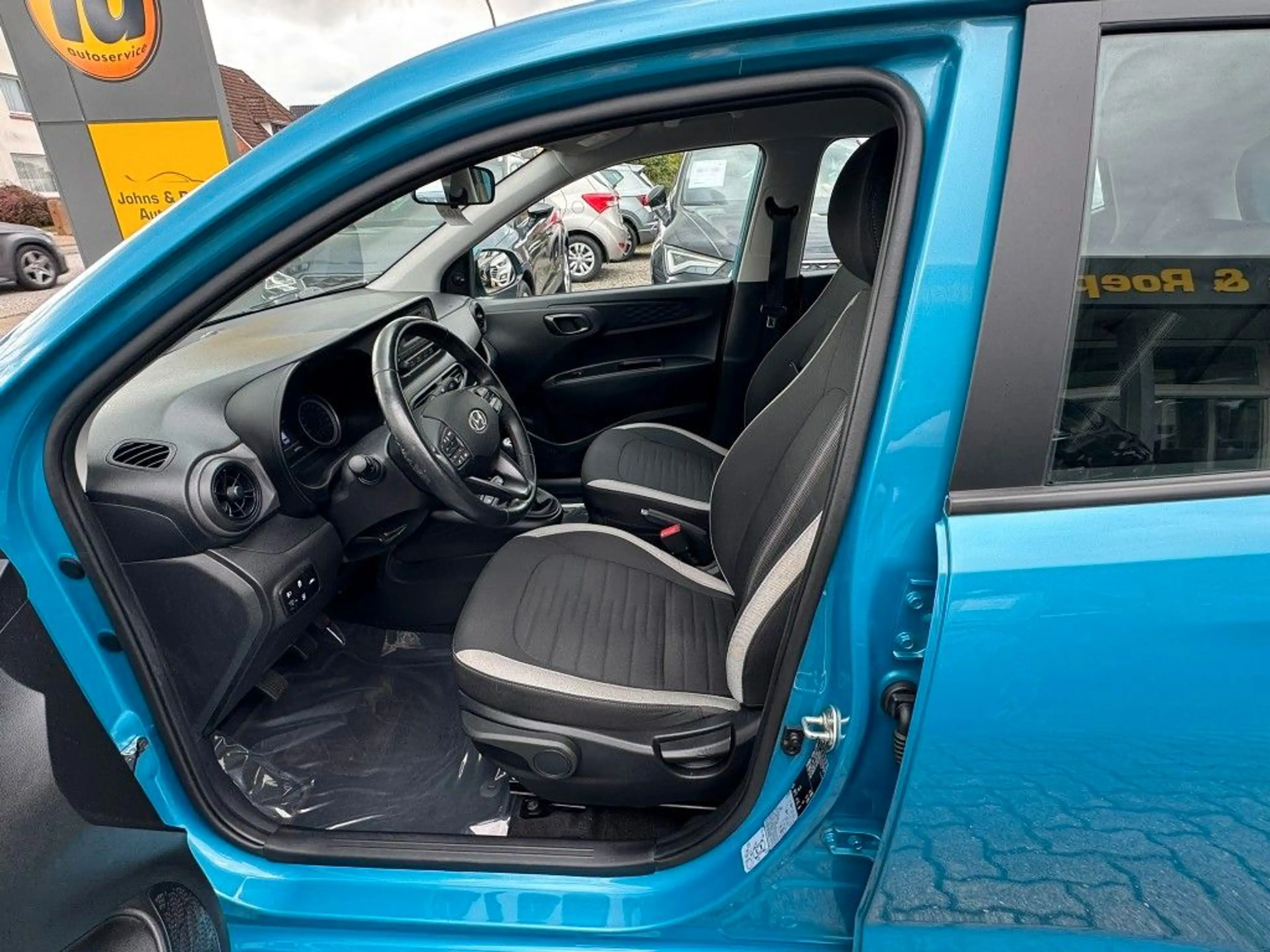 Hyundai i10 1,0i Comfort / SHZ/LHZ / ALLWETTERREIFEN — photo 9