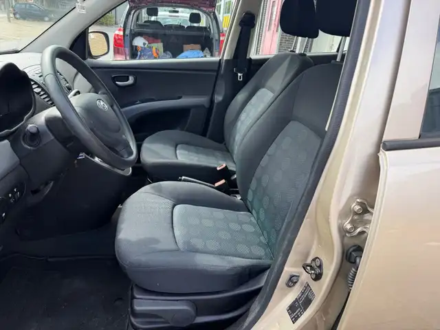 Hyundai I10 view 10