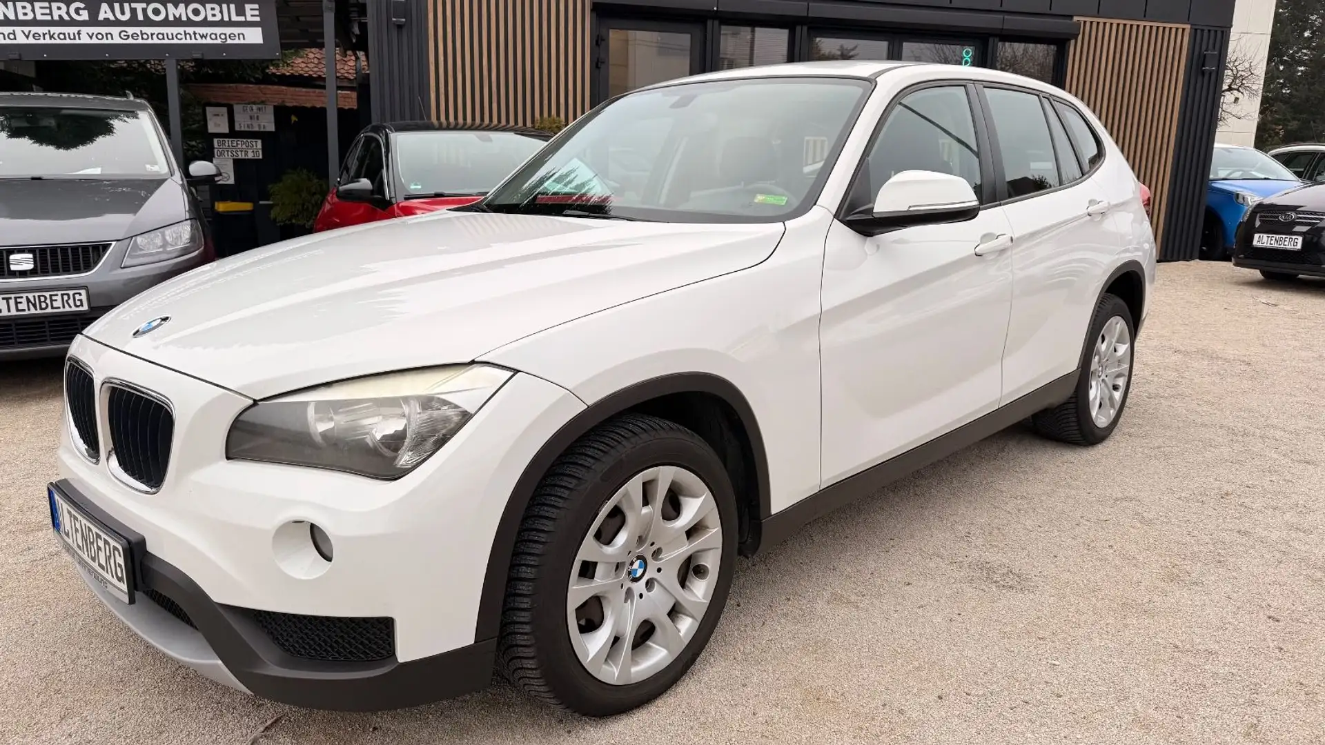 BMW X1 16 d sDrive Weiß - 1