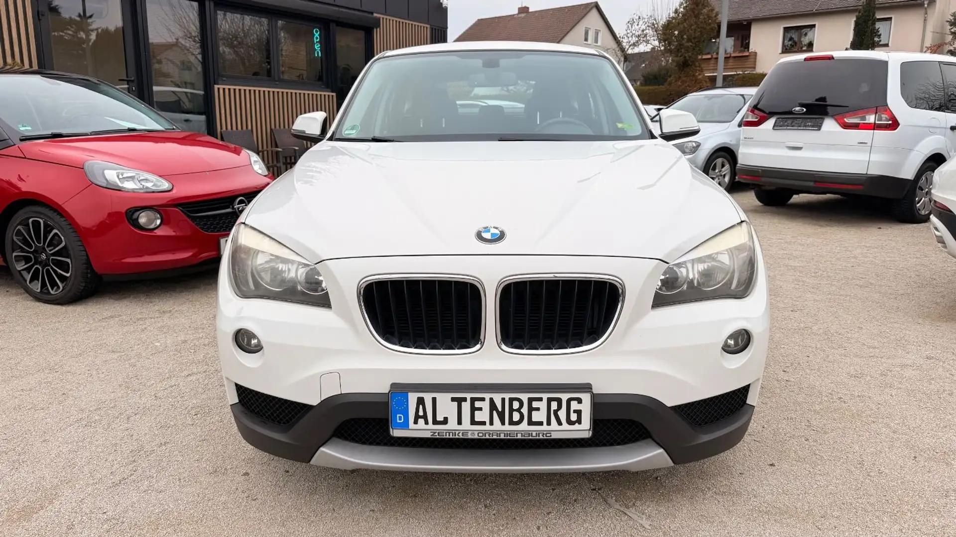 BMW X1 16 d sDrive Weiß - 2