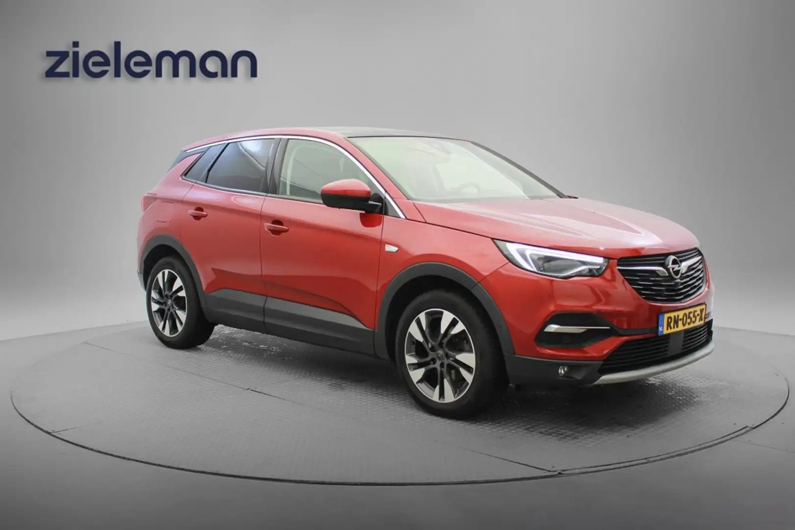 Opel Grandland X 1.2 Turbo Business Executive - Panorama, Carplay, Rood - 1