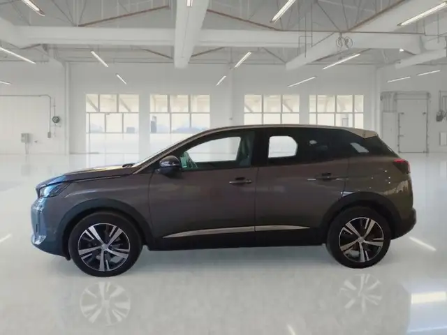 Peugeot 3008 view 5