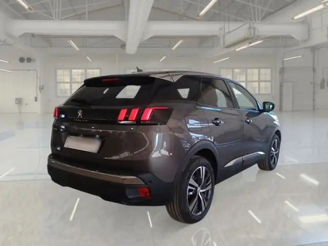 Peugeot 3008 view 4