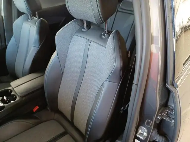 Peugeot 3008 view 9