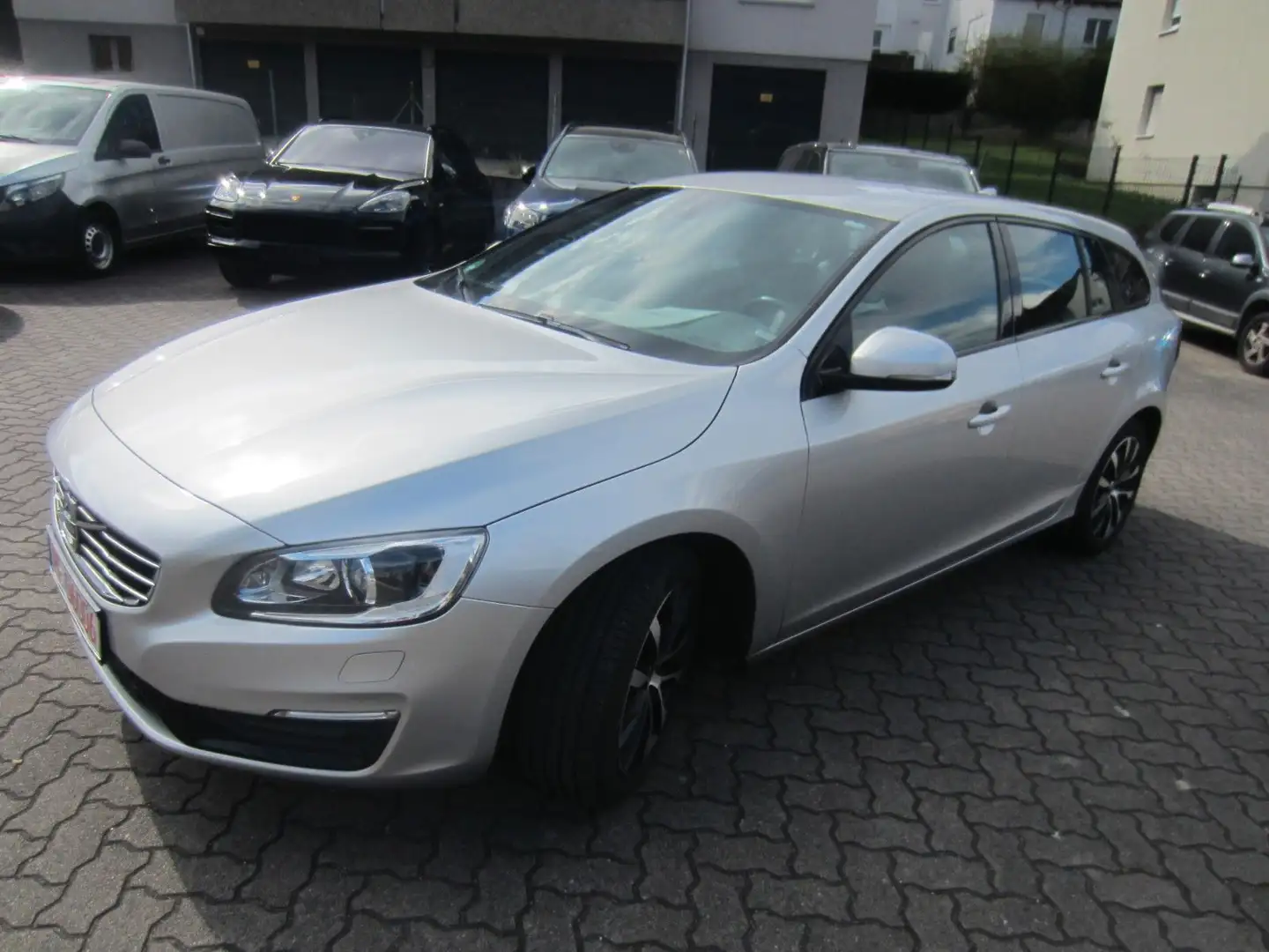 Volvo V60 D3 Geartronic Linje Svart/PDC/Schiebedach/Bi Silber - 1