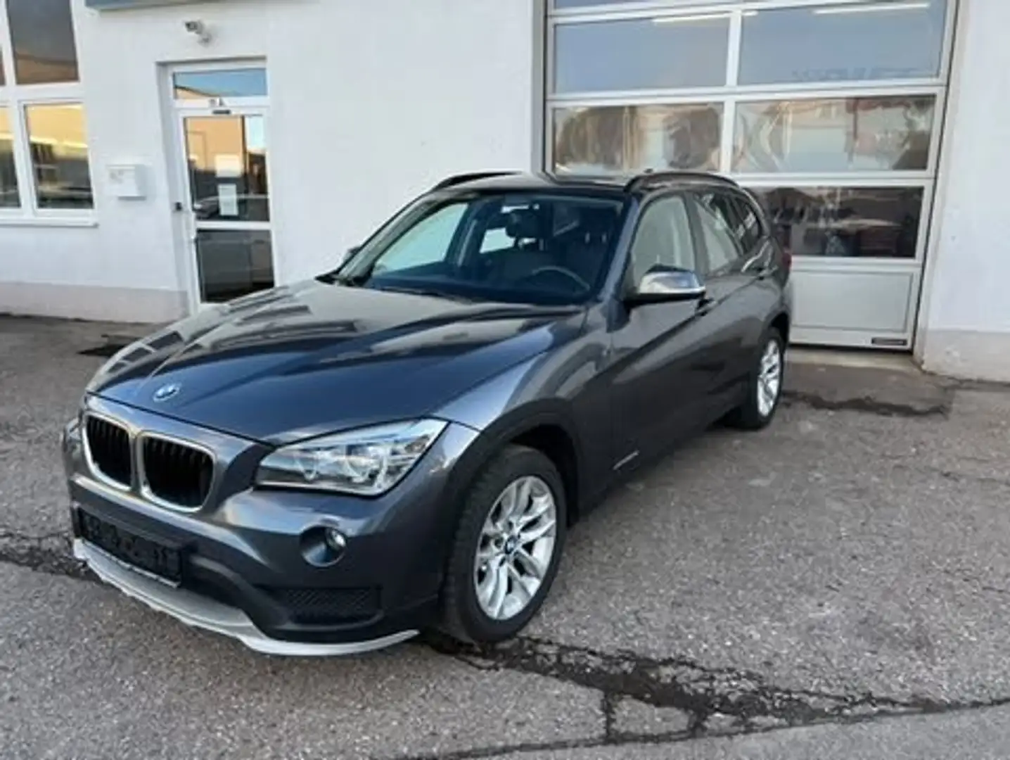 BMW X1 20 d xDrive Grau - 2