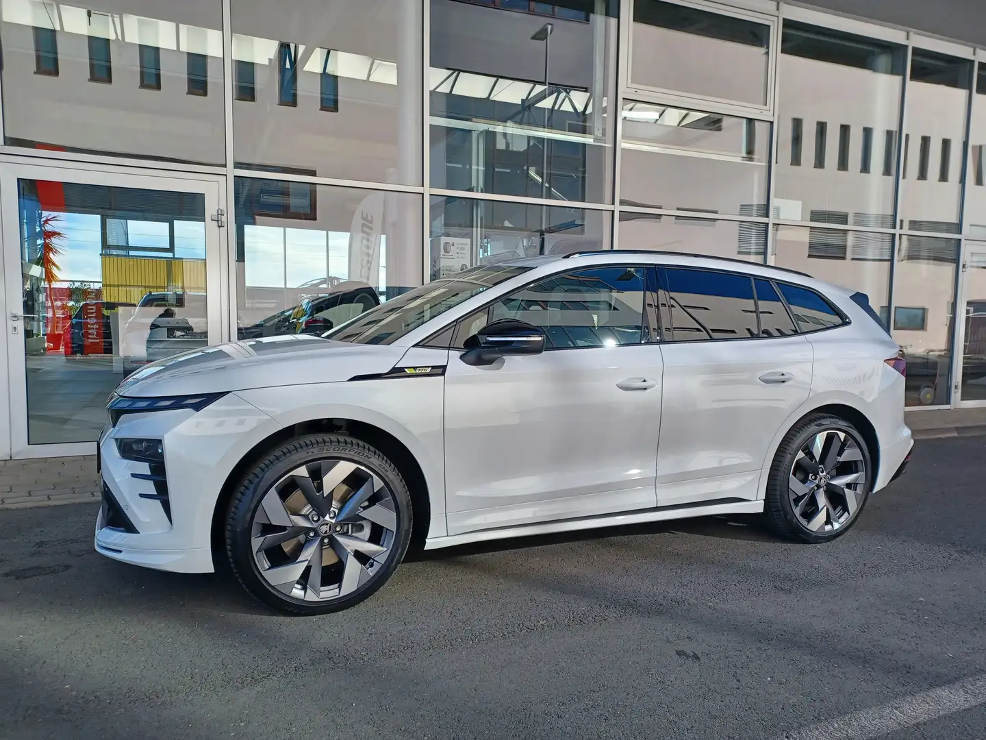Skoda Enyaq RS Lounge Weiß - 1