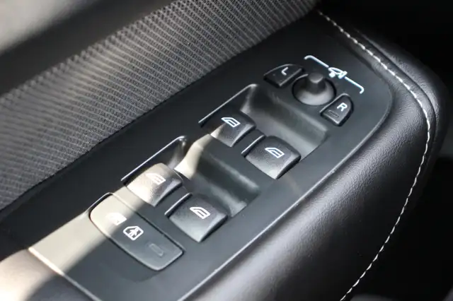 Volvo XC60 view 26