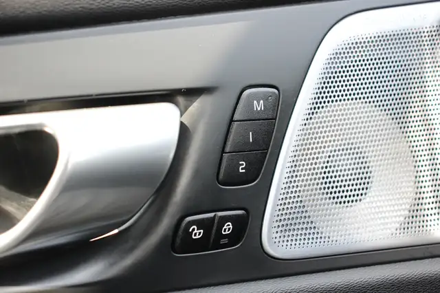 Volvo XC60 view 15