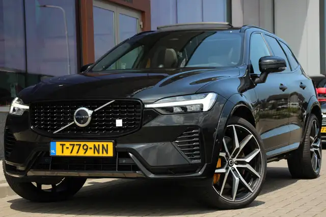 Volvo XC60 view 3