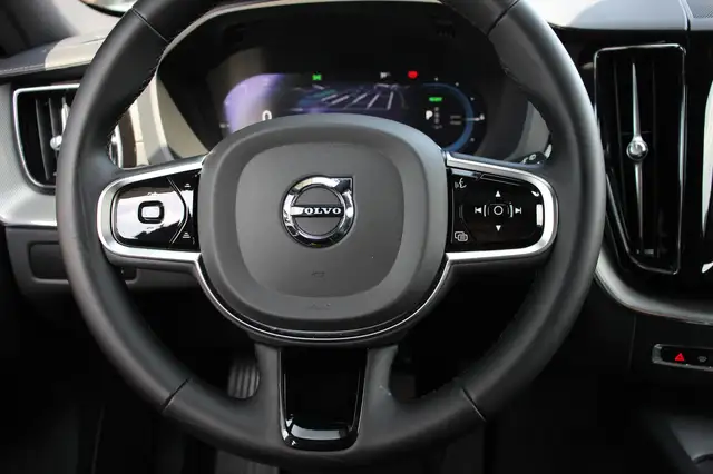 Volvo XC60 view 8