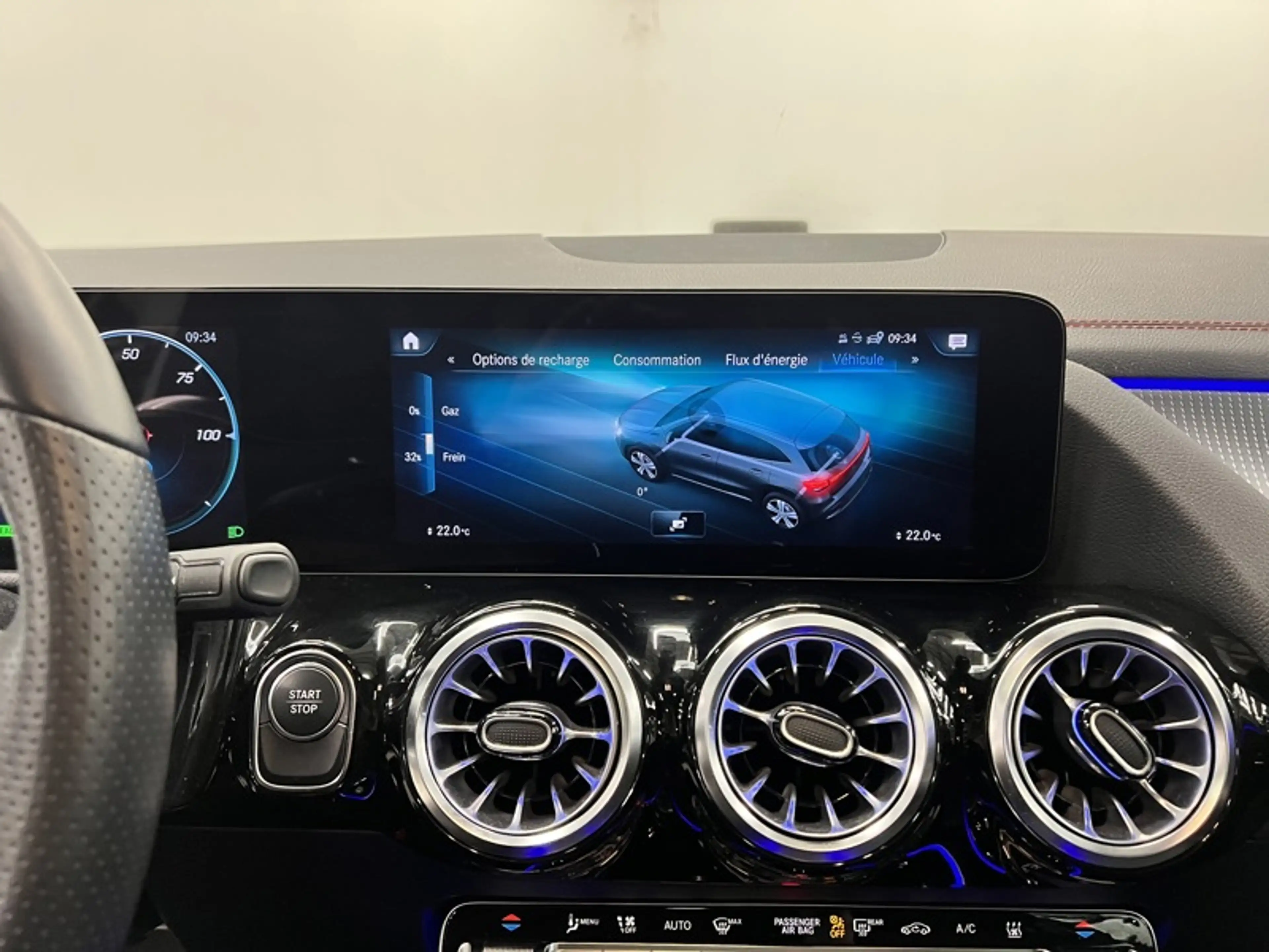Mercedes-Benz EQA 300 4MATIC AMG Pack Night Pano — photo 18