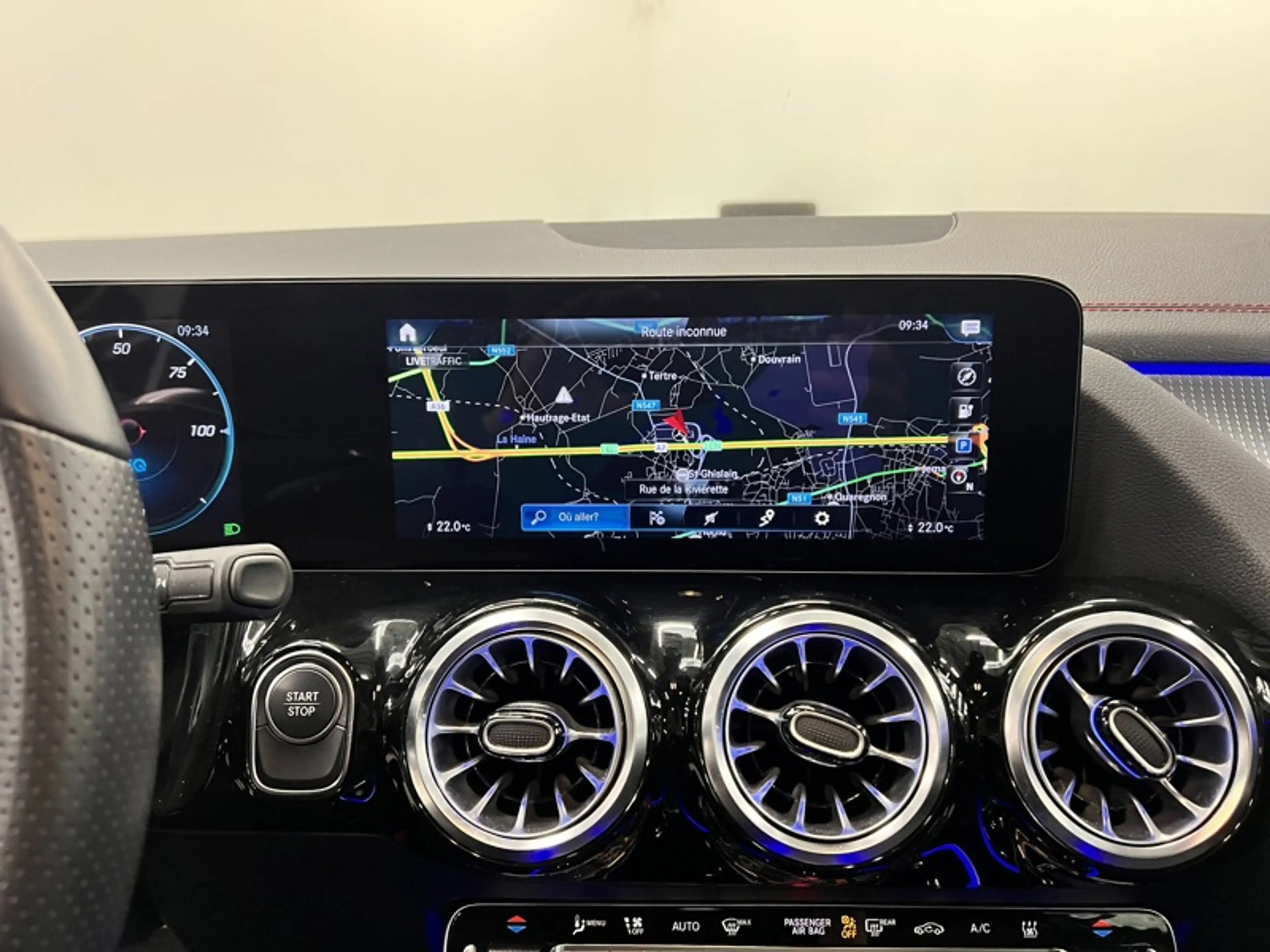 Mercedes-Benz EQA 300 4MATIC AMG Pack Night Pano — photo 16