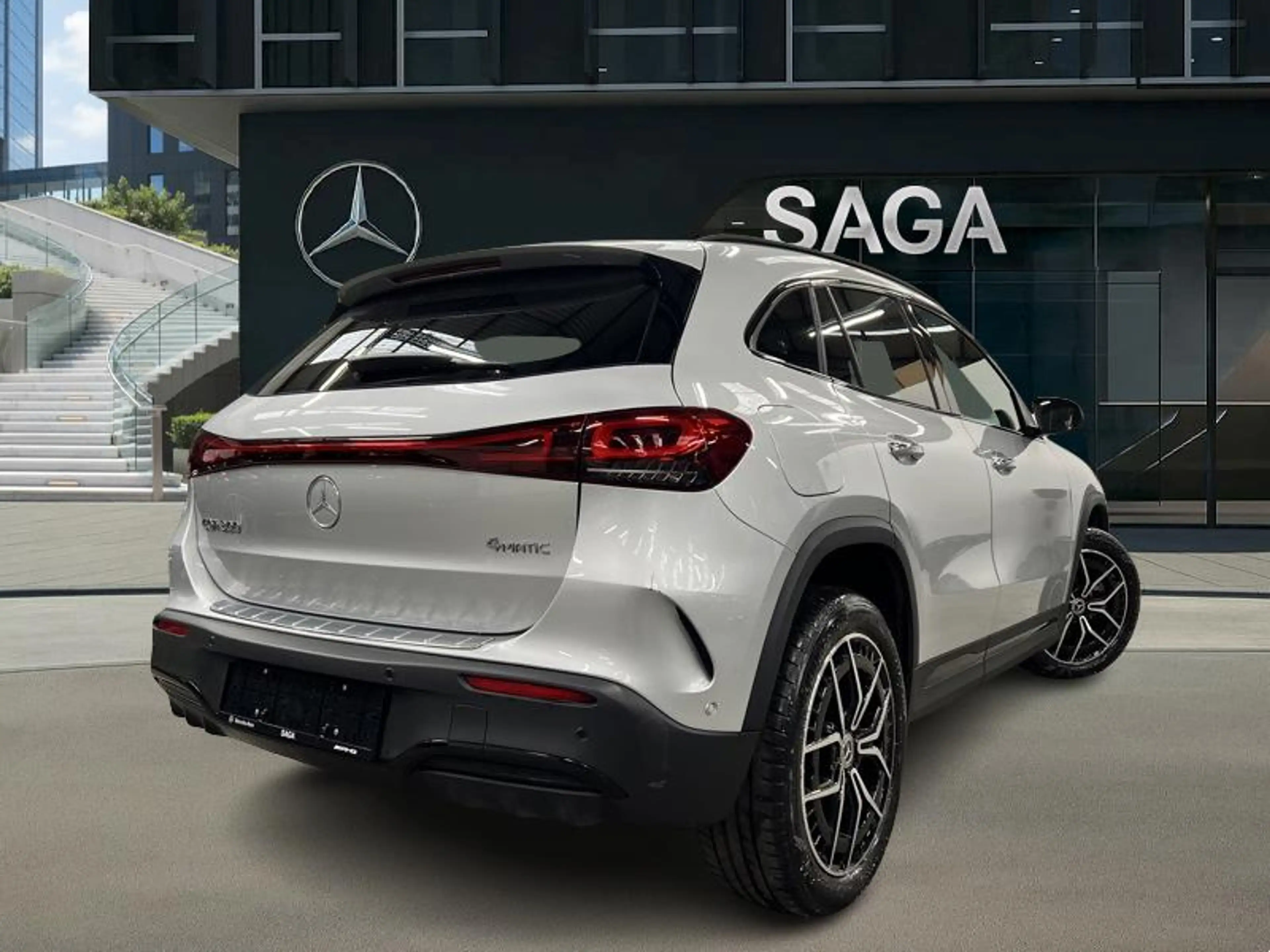 Mercedes-Benz EQA 300 4MATIC AMG Pack Night Pano — photo 2