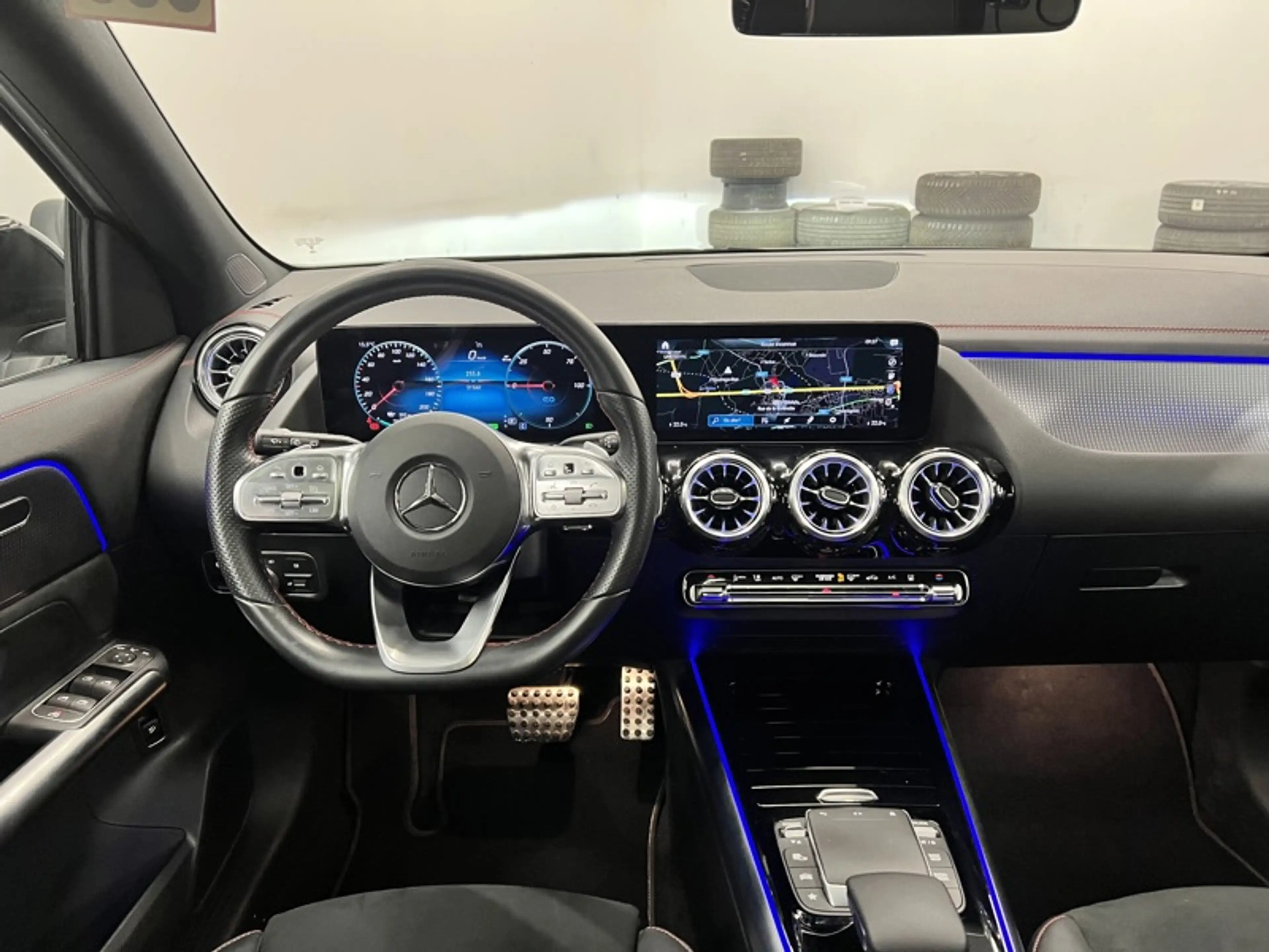 Mercedes-Benz EQA 300 4MATIC AMG Pack Night Pano — photo 7