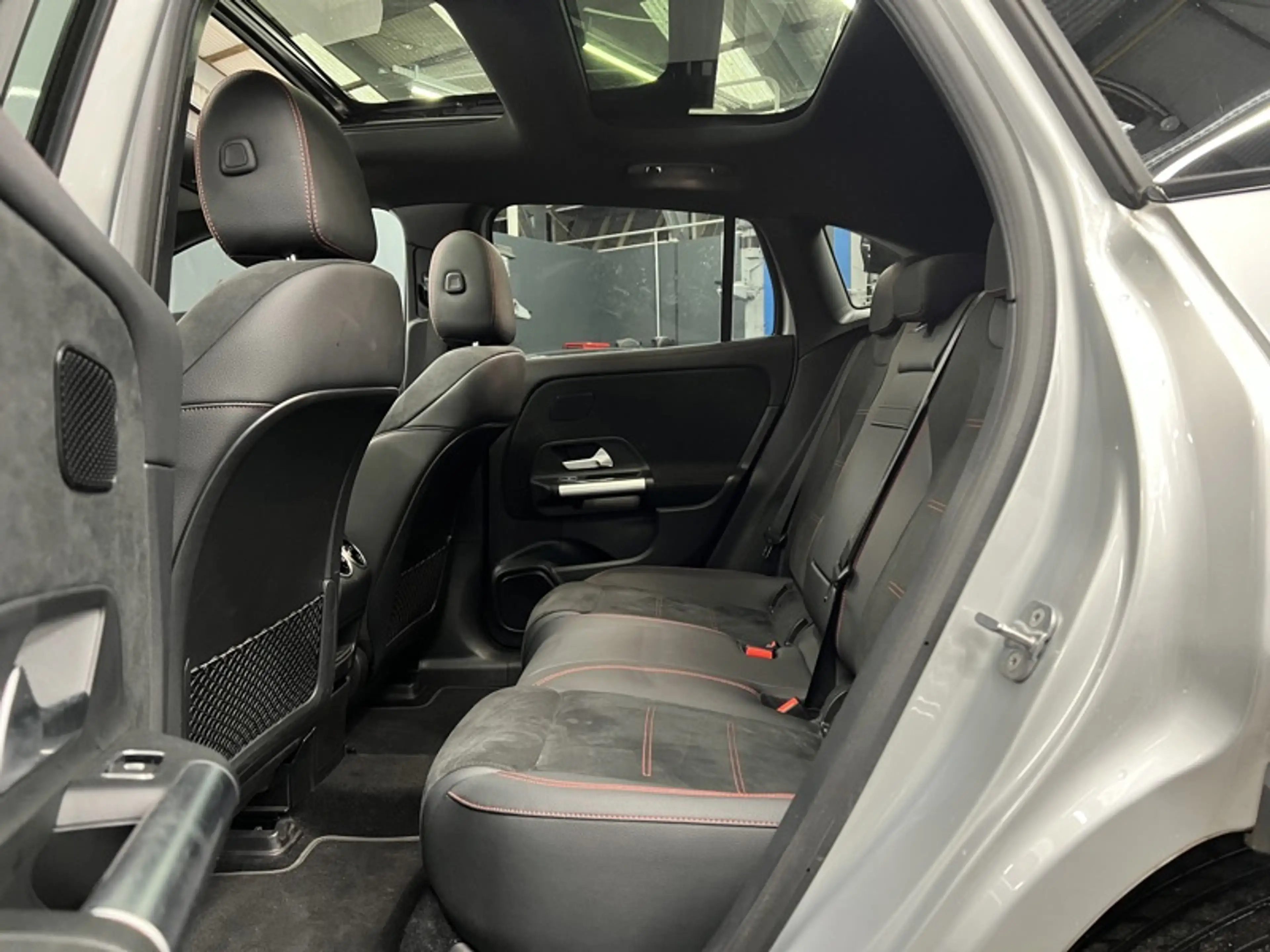 Mercedes-Benz EQA 300 4MATIC AMG Pack Night Pano — photo 14