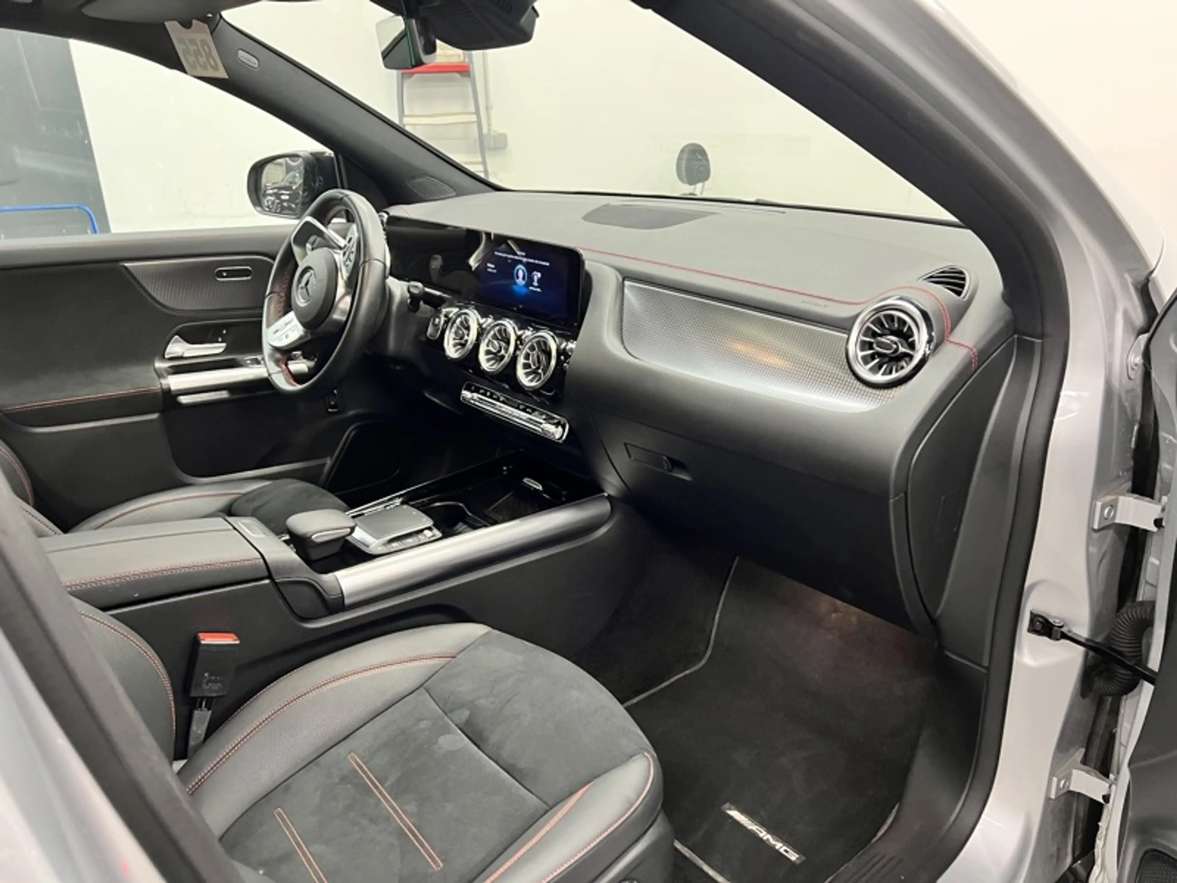 Mercedes-Benz EQA 300 4MATIC AMG Pack Night Pano — photo 11