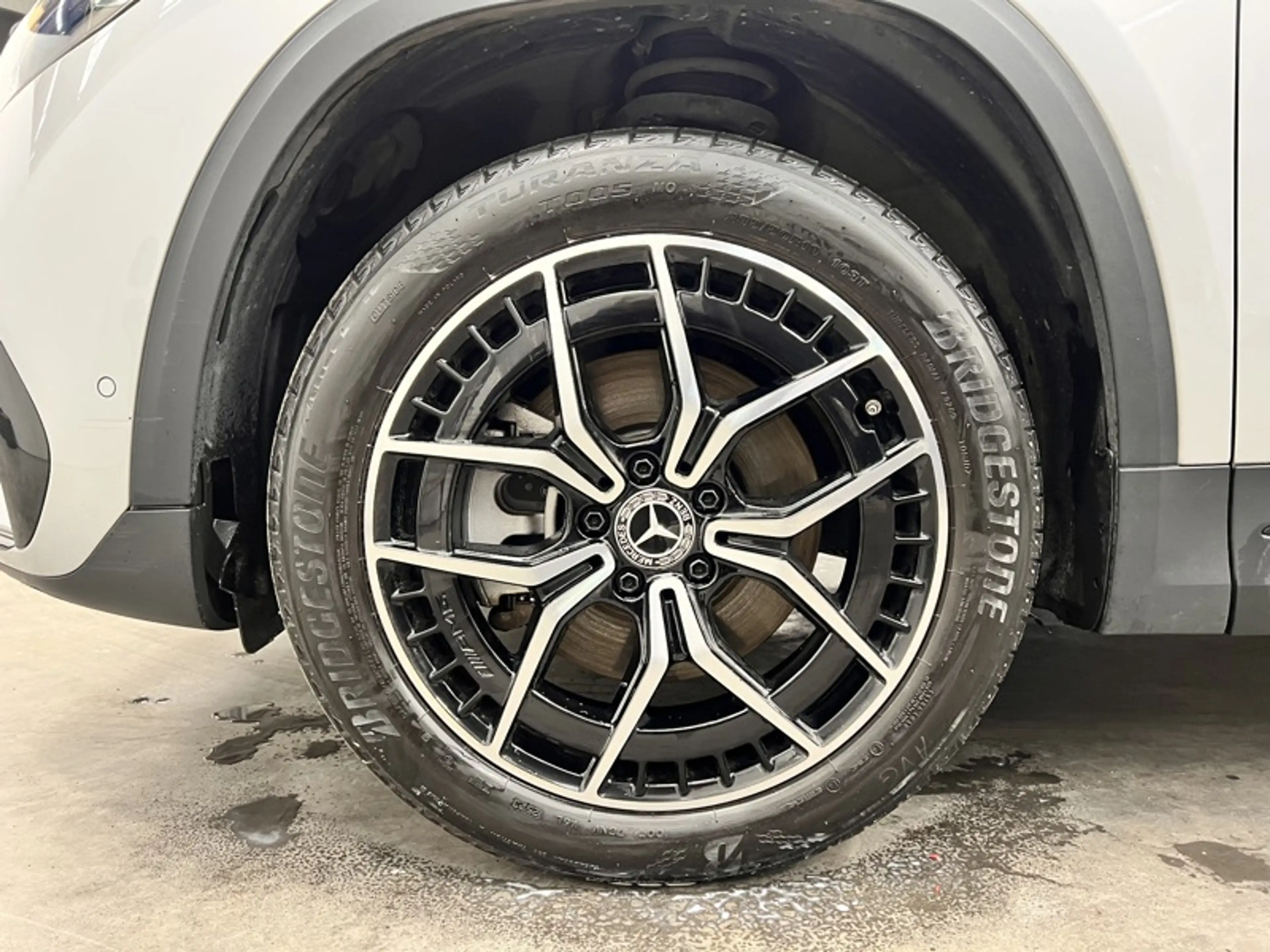 Mercedes-Benz EQA 300 4MATIC AMG Pack Night Pano — photo 4